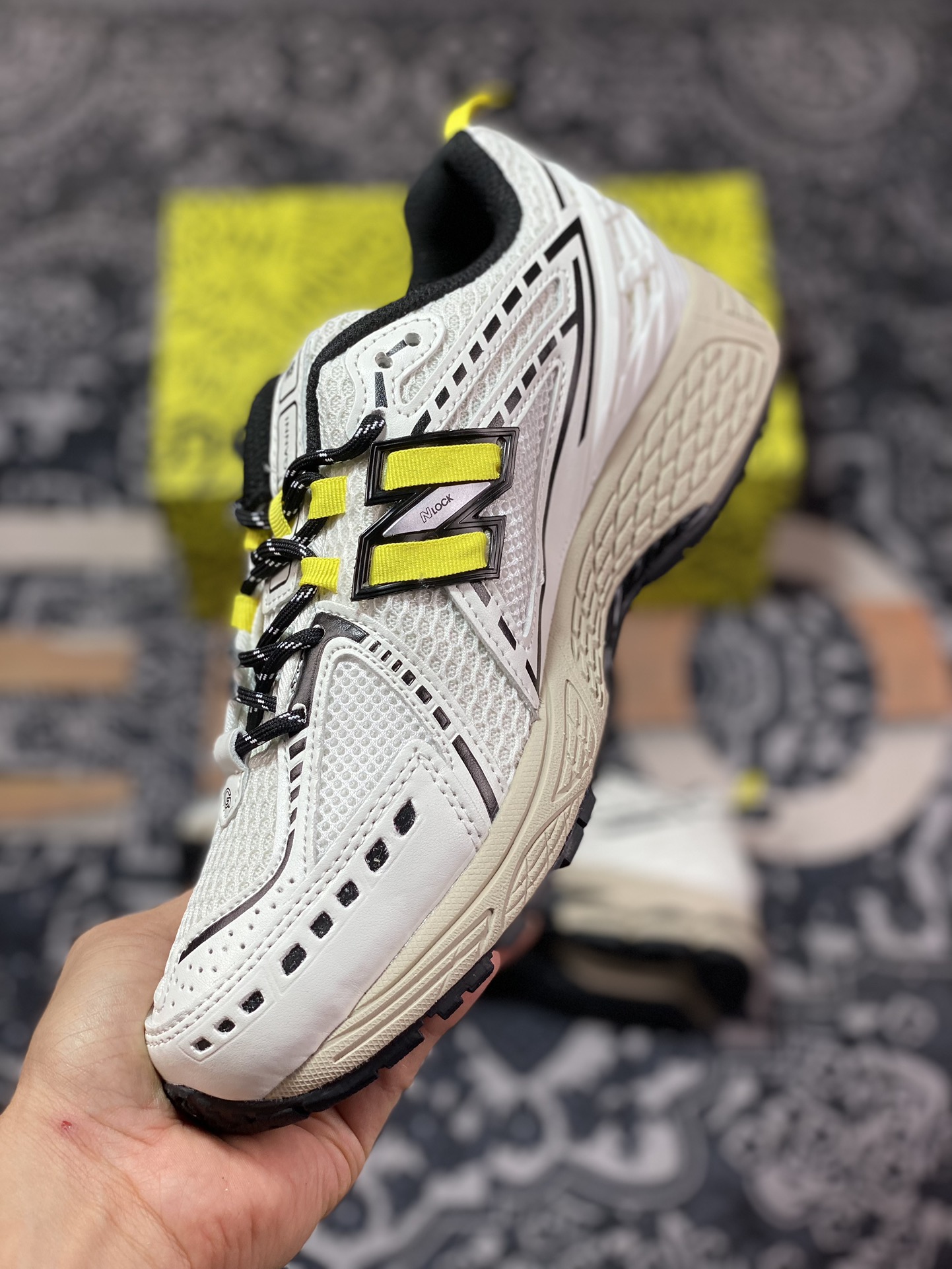 New Balance M1906R ”Egret” series low-top retro daddy style casual sports jogging shoes ”Jointly branded beige, black and bright yellow” M1906RGG