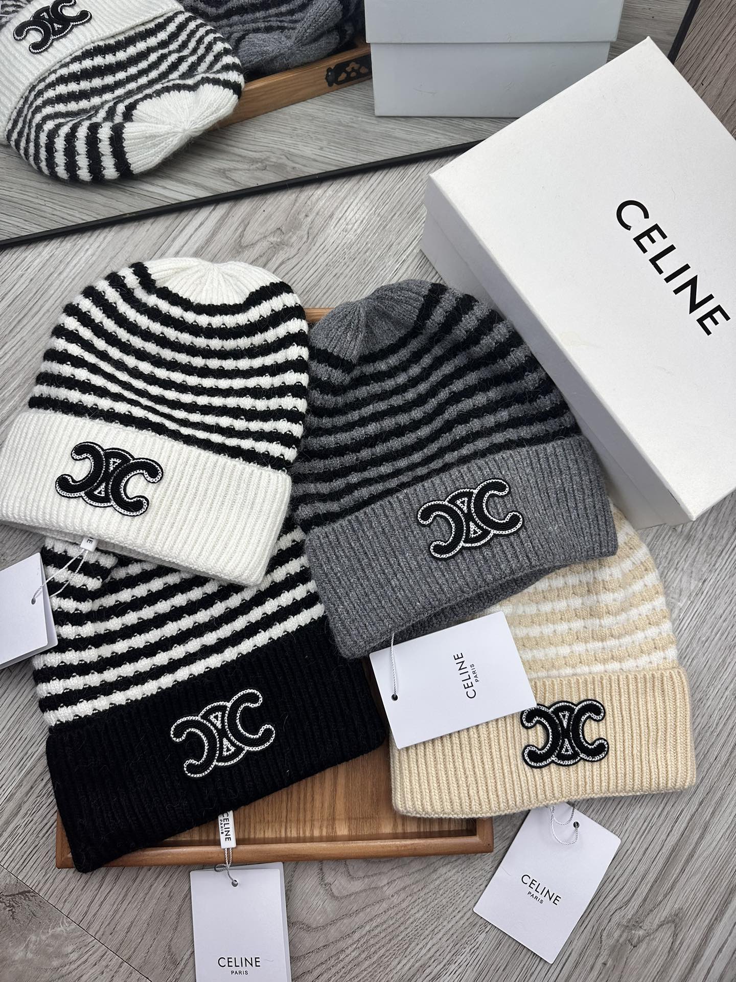 NO:364275,.Celin.【Wool Single Hat】Guests provide small wool!  A precious collection of soul hats!  Guest color yarn is very beautiful!  classic!  The touch is soft and greasy. 70 wool 30 rabbit hair. A lamb combed lamb can only produce 30-40g of wool. Such a hat requires three or four lambs. Don’t use ordinary hats on the market to pretend to be. Is the yarn supplied by customers good? The market goods are incomparable!  The top-notch luxury of materials is the charm of the product. Easy access to the counter. Those who mix in the counter must receive it. They love every color. And they are beautiful and endurable!  Men, women, young and old can wear it!  You can beautify the real thing~ Hat Fisherman's hat Baseball hat Knitted hat, hat, celine, espadrilles, hats.赛琳.【羊毛单帽】客供小羊毛！珍贵典藏的灵魂帽子！客供色纱.每个颜色都非常好看！经典！手感软腻.70羊毛30兔毛.一只小羊精梳过的小羊仅能产出30-40g的羊毛.这么一个帽子得三四只小羊.不要拿市面上普通帽子冒充相比.客供的纱线好吗.市场货没得比！用料顶级奢华这就是产品的魅力.轻松出入专柜.混专柜的来必收.素色每个颜色都爱.而且美耐级了！男女老少均可用佩戴！见到实物你们能美化了～帽子渔夫帽棒球帽针织帽,帽子,celine,espadrilles,hats,hat