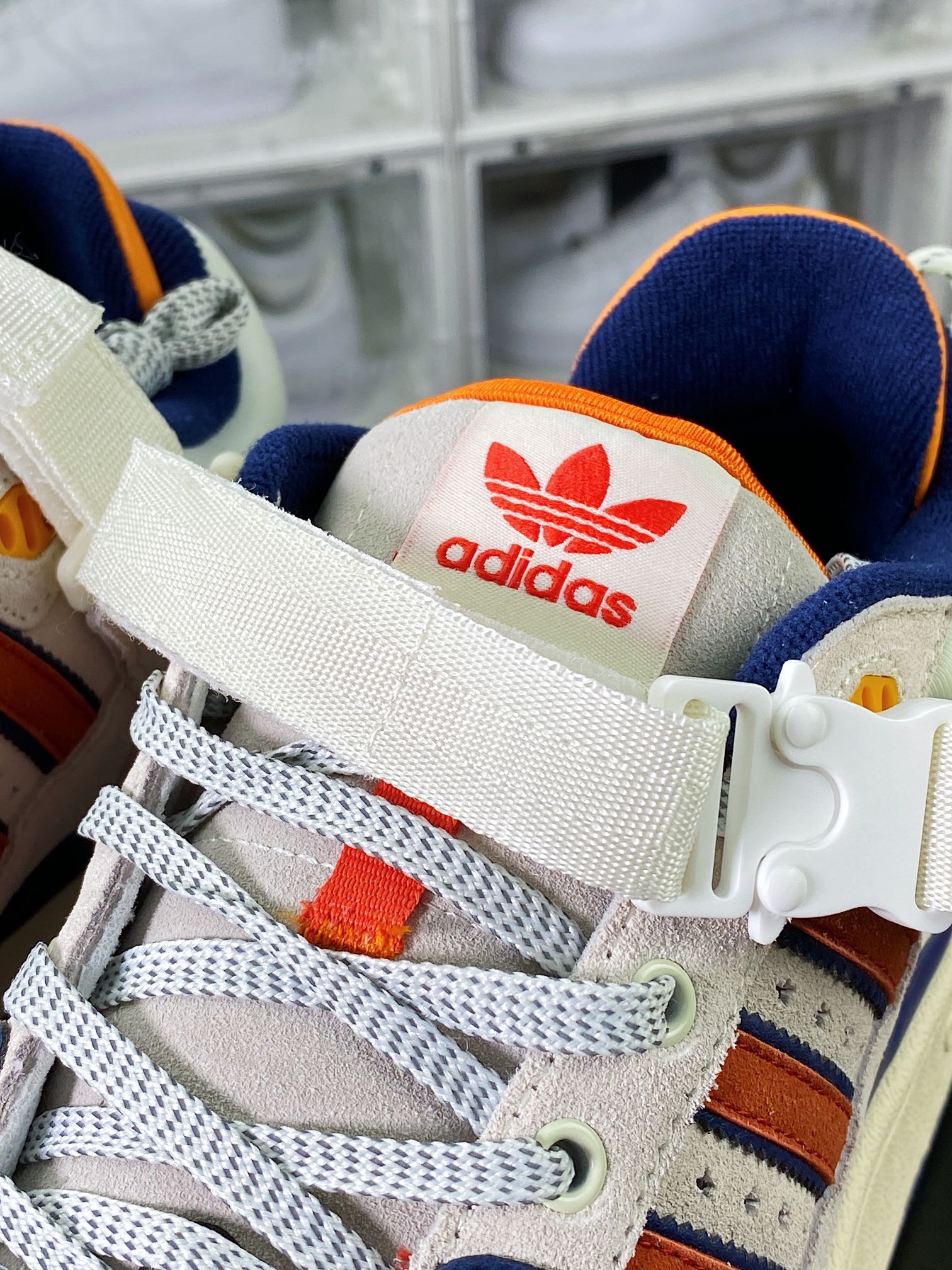 Bad Bunny x 【Adidas】 Forum Buckle Low ”Grey Easter Egg” Rome series low-top sneakers ”off-white, red and blue” GZ9796