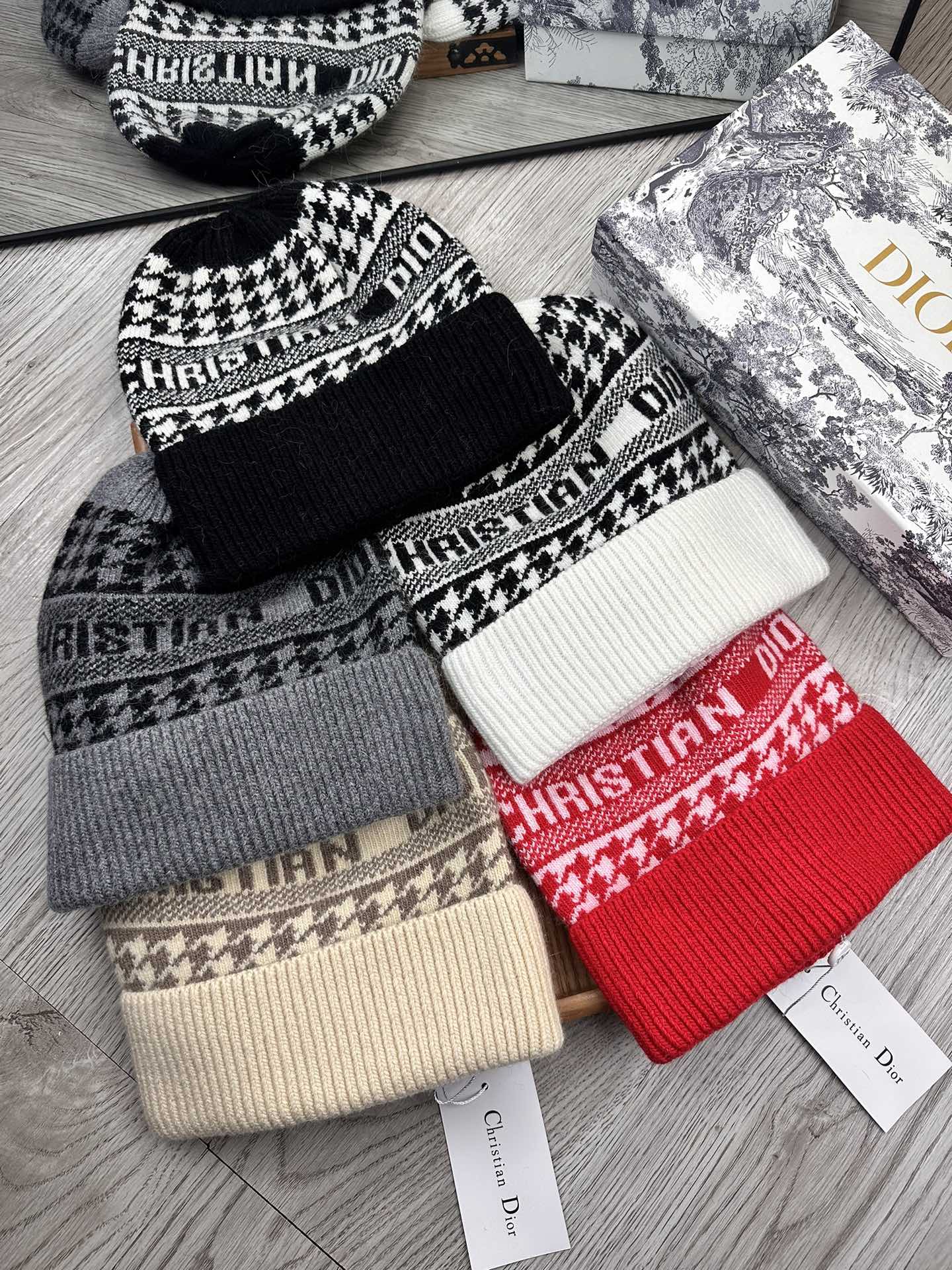 NO:364268,.D Home.【Wool Single Hat】Guests provide small wool!  A precious collection of soul hats!  Guest color yarn is very beautiful!  classic!  The touch is soft and greasy. 70 wool 30 rabbit hair. A lamb combed lamb can only produce 30-40g of wool. Such a hat requires three or four lambs. Don’t use ordinary hats on the market to pretend to be. Is the yarn supplied by customers good? The market goods are incomparable!  The top-notch luxury of materials is the charm of the product. Easy access to the counter. Those who mix in the counter must receive it. They love every color. And they are beautiful and endurable!  Men, women, young and old can wear it!  You can beautify the real thing~ Hat Fisherman's hat Baseball hat Knitted hat, hat, dior, espadrilles, hats.D家.【羊毛单帽】客供小羊毛！珍贵典藏的灵魂帽子！客供色纱.每个颜色都非常好看！经典！手感软腻.70羊毛30兔毛.一只小羊精梳过的小羊仅能产出30-40g的羊毛.这么一个帽子得三四只小羊.不要拿市面上普通帽子冒充相比.客供的纱线好吗.市场货没得比！用料顶级奢华这就是产品的魅力.轻松出入专柜.混专柜的来必收.素色每个颜色都爱.而且美耐级了！男女老少均可用佩戴！见到实物你们能美化了～帽子渔夫帽棒球帽针织帽,帽子,dior,espadrilles,hats,hat