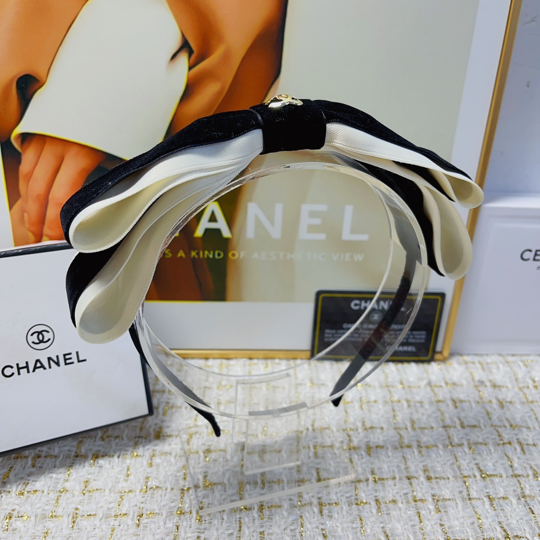 NO:276061,Chanel Xiaoxiang Chanel hairband, new velvet bow logo, light luxury style hairband, versatile temperament, must-have item for a fairy, full of celebrity style~ treasure style, recommended style for closed eyes (single hairpins, hairpins, chanel, hairpins19860909Chanel小香 Chanel发箍 秋冬新款丝绒蝴蝶结logo轻奢风发箍 气质百搭小仙女必入单品 名媛风十足～宝藏款 闭眼入推荐款（单个发夹,发夹,chanel,hairpins,accessory