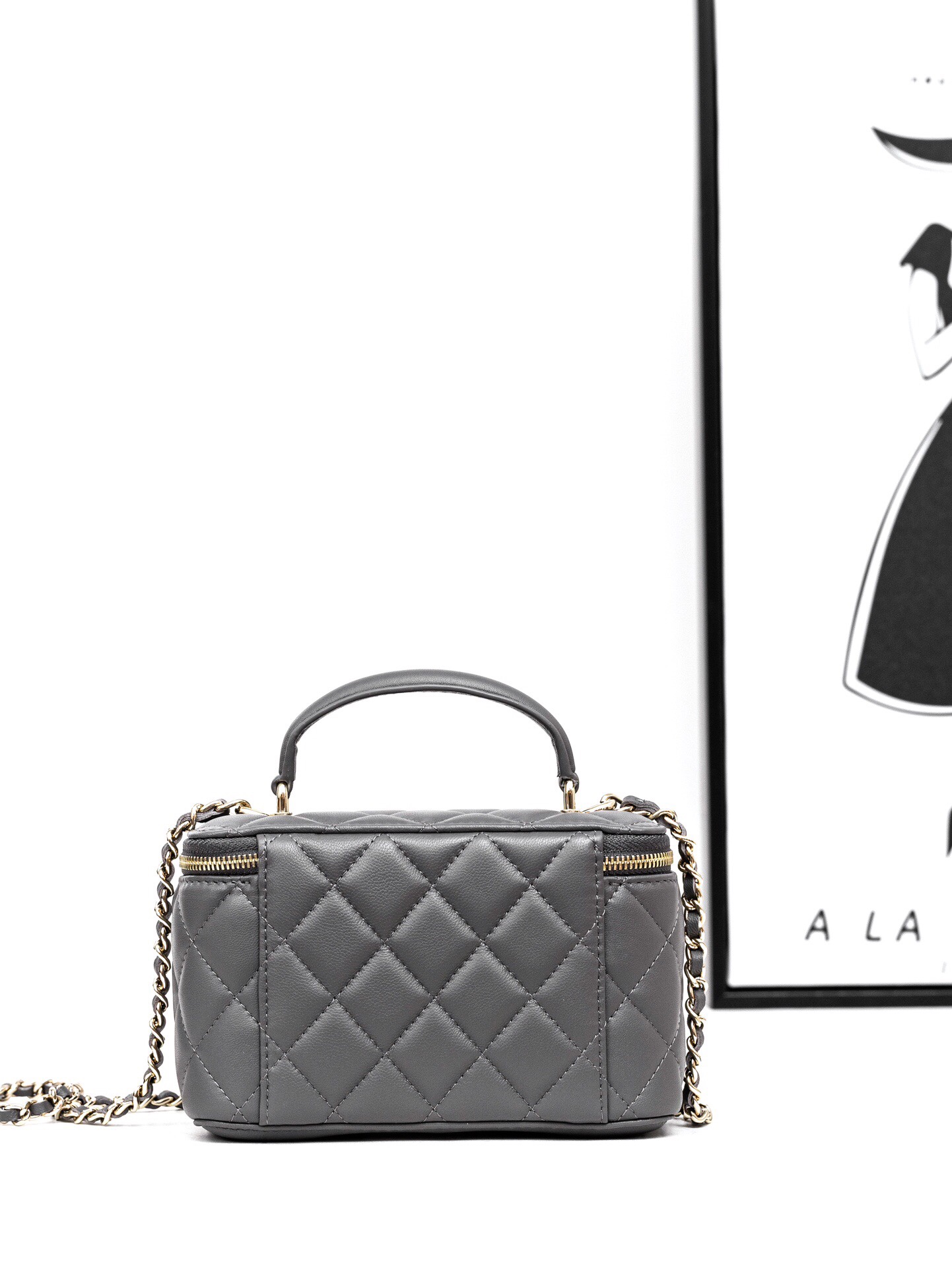 [Chanel Women