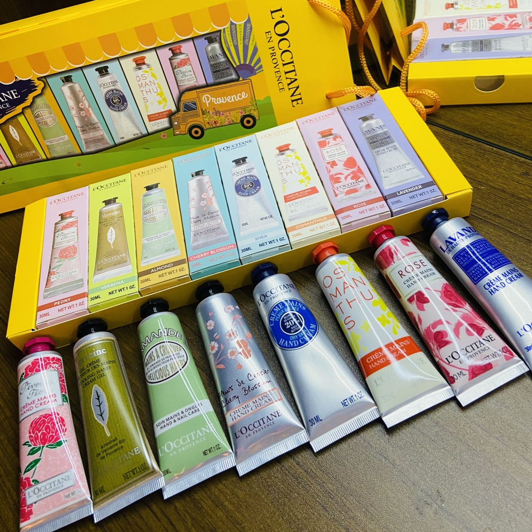 An eight-piece hand cream gift set featuring eight distinct fragrances - Comprehensive 3