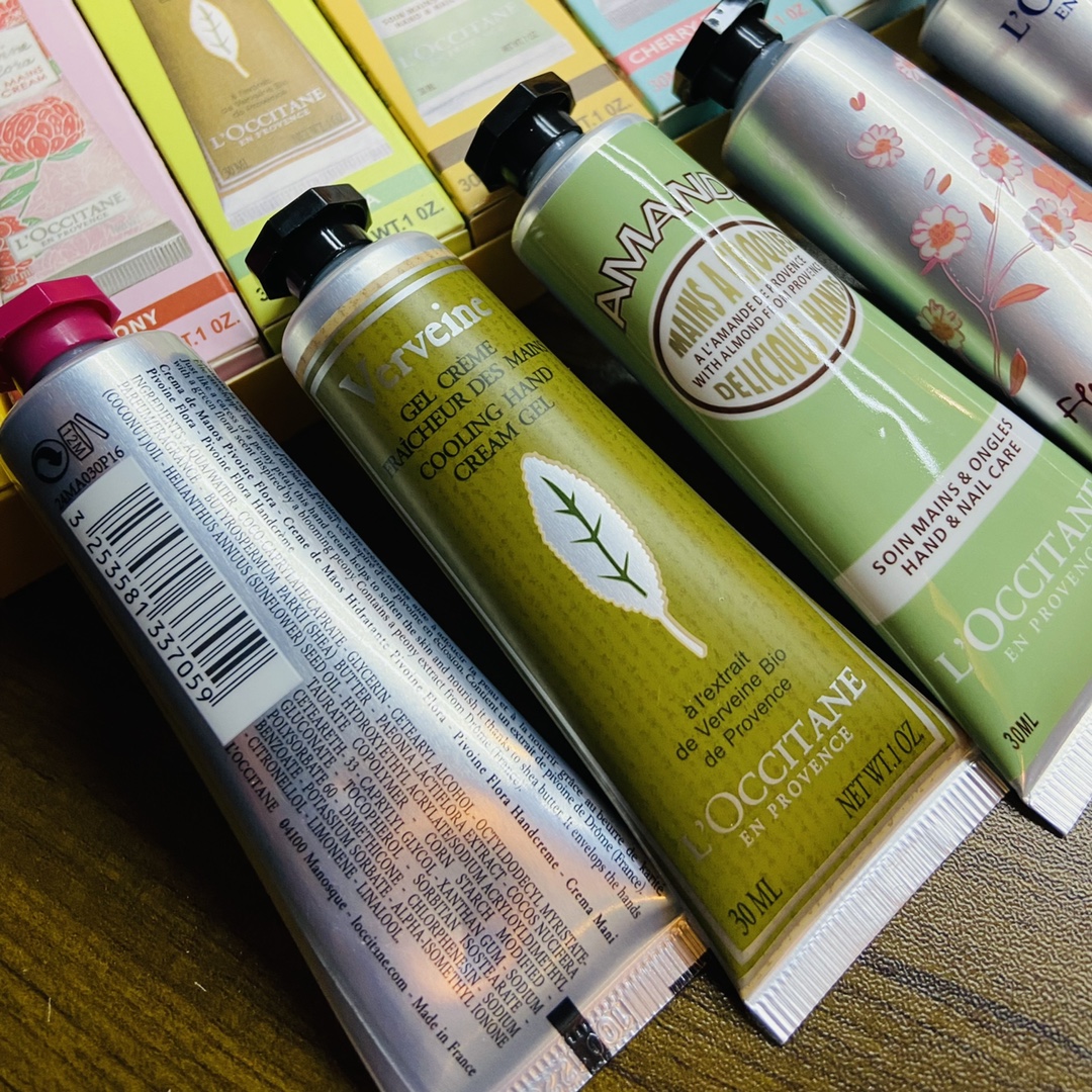 An eight-piece hand cream gift set featuring eight distinct fragrances - Comprehensive 8