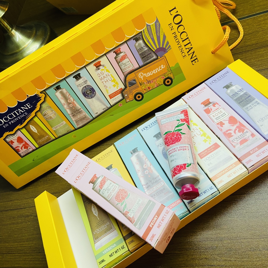 An eight-piece hand cream gift set featuring eight distinct fragrances - Comprehensive 2