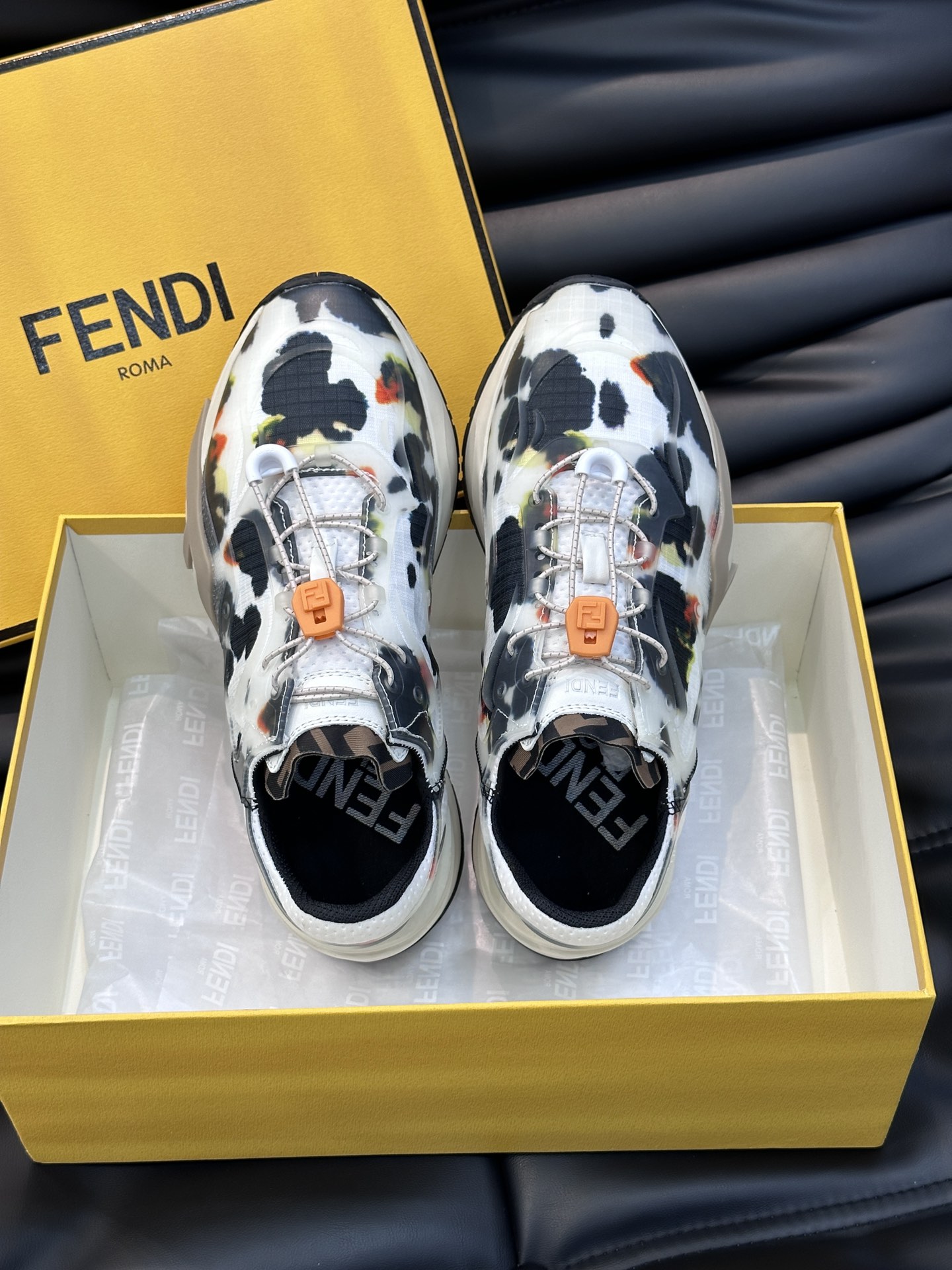 Fend*Flow男士休闲运动鞋搭配