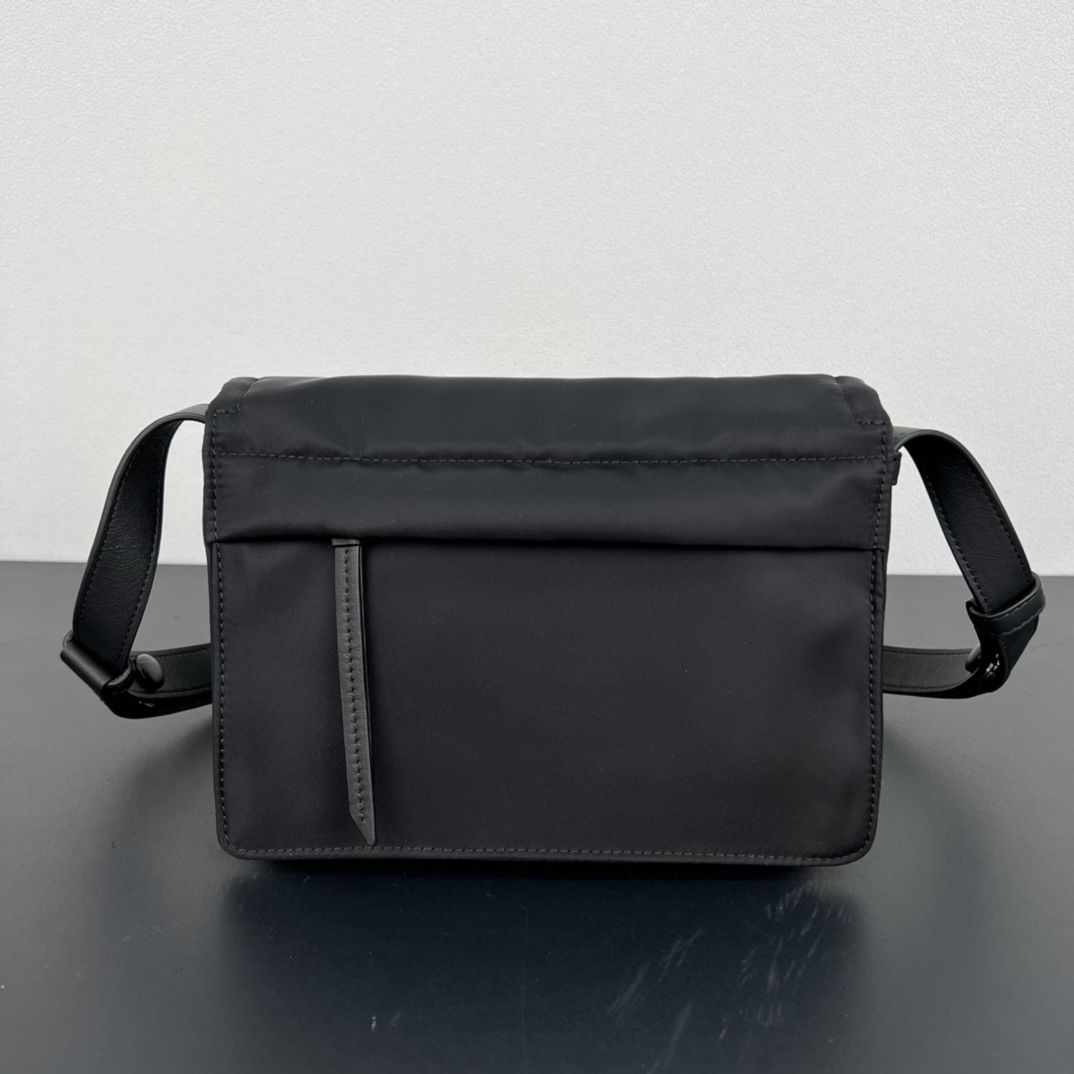 ✨新品首发✨新品男女通用款Mini邮差包1BD313超级百搭好看时髦潮人一定要买它!不仅实用轻便又好看容