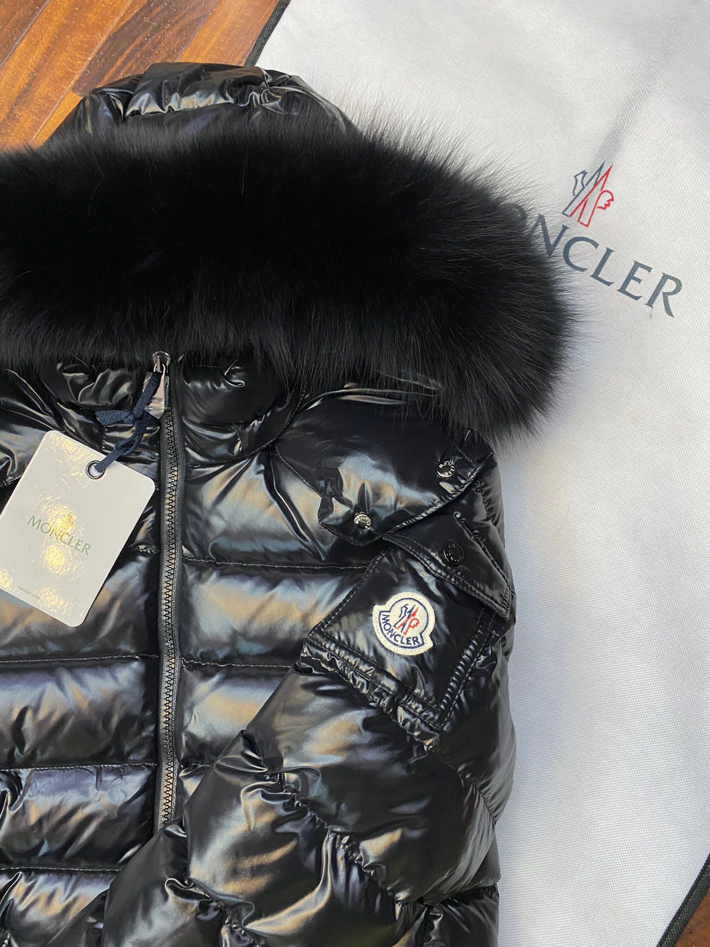 High-end Guangzhou Moncler Badyfur women's hooded down jacket with removable fox fur hood, 90% down filling, lightweight and warm.-Big cat