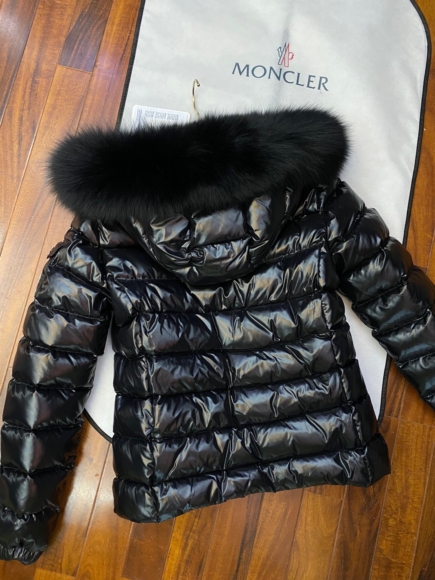 High-end Guangzhou Moncler Badyfur women's hooded down jacket with removable fox fur hood, 90% down filling, lightweight and warm.-Big cat