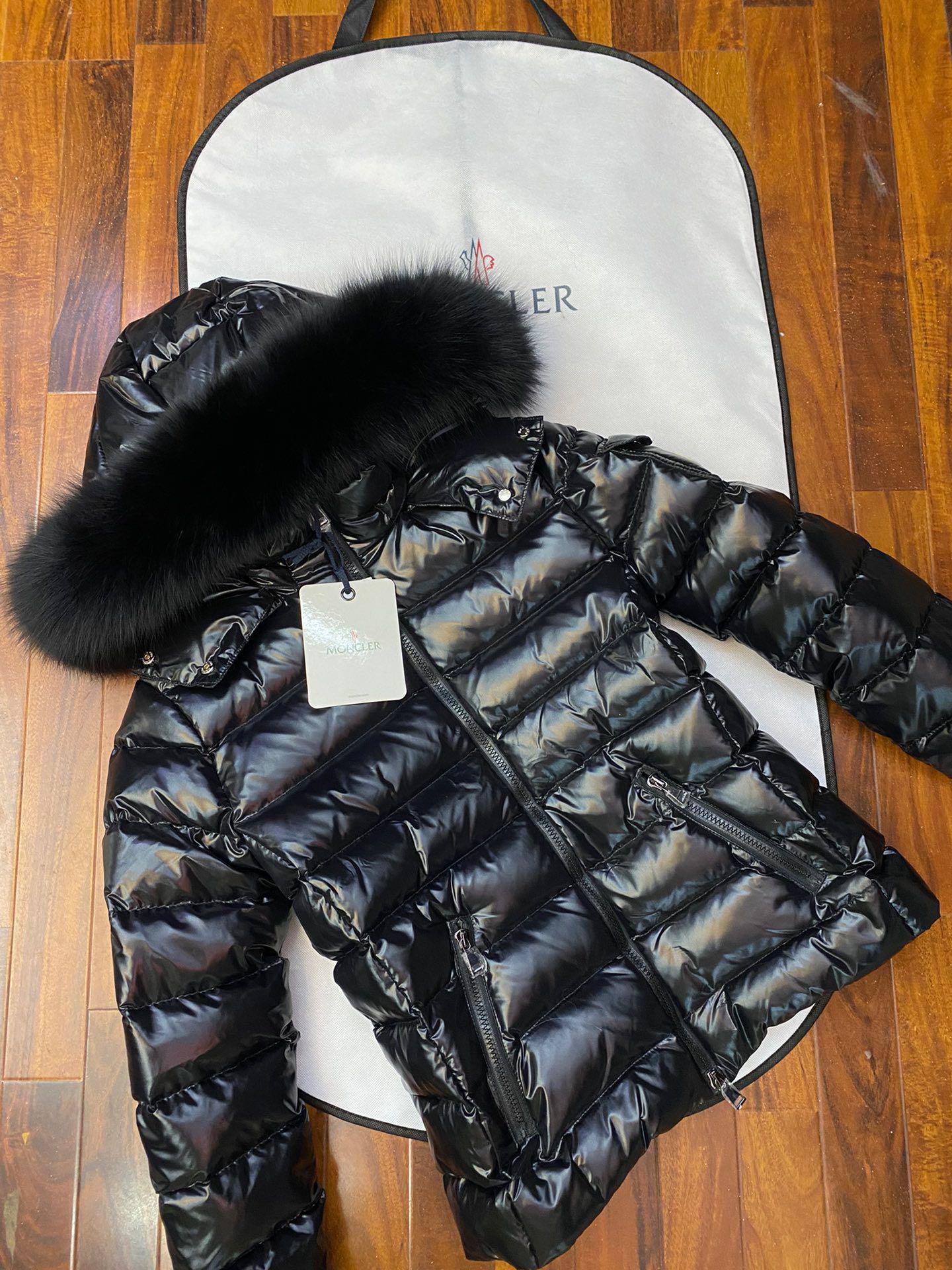 High-end Guangzhou Moncler Badyfur women's hooded down jacket with removable fox fur hood, 90% down filling, lightweight and warm.-Big cat