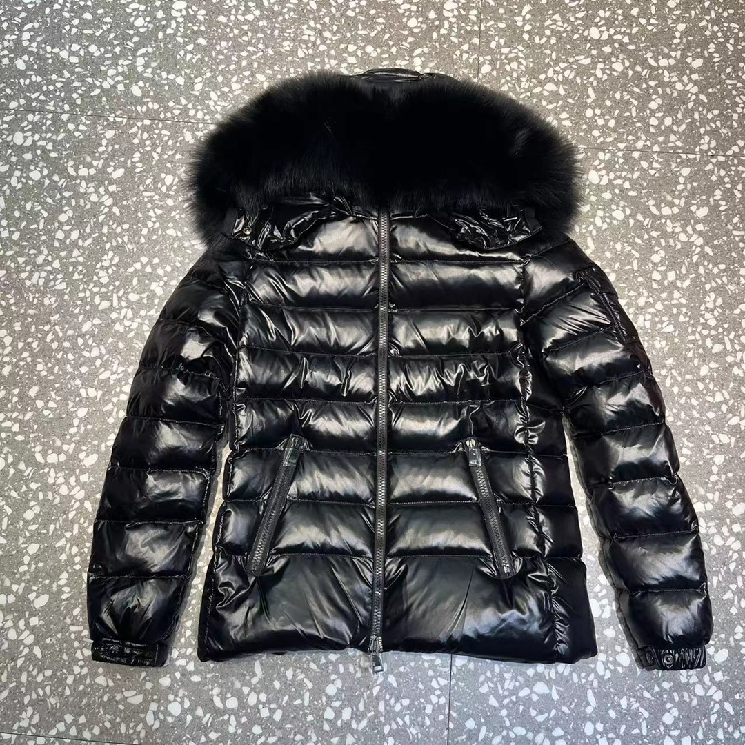 High-end Guangzhou Moncler Badyfur women's hooded down jacket with removable fox fur trim. 90% goose down, lightweight, warm, and stylish.-Big cat