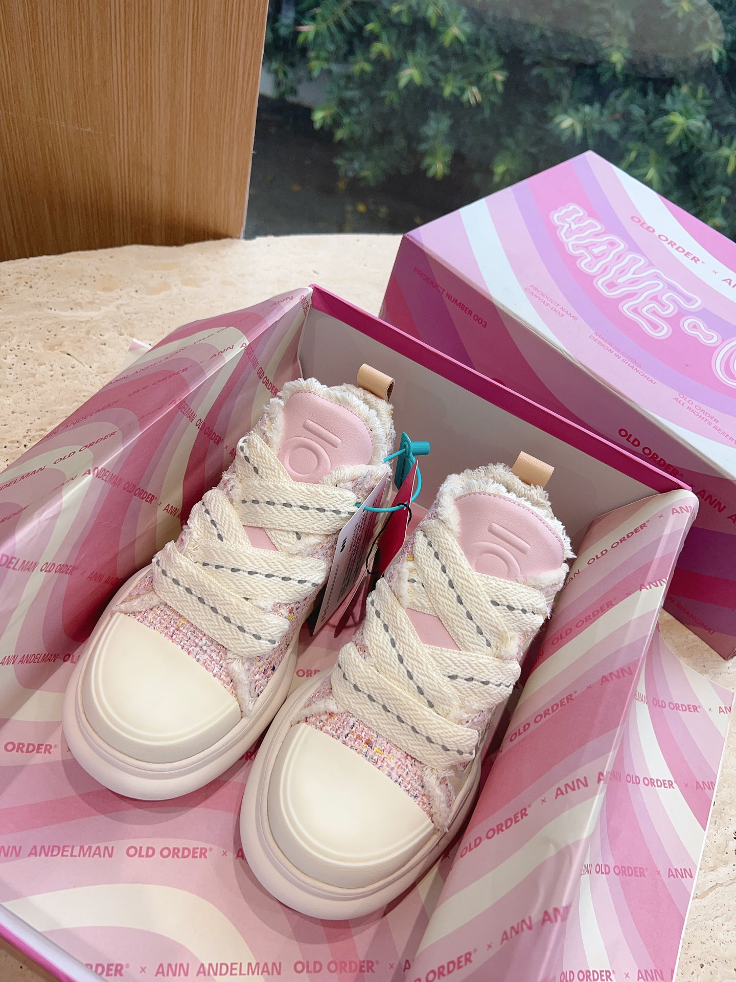 Original Cattle Skin Fabric Shoes with Network Inside, Size 35-39 (Customizable to 40)