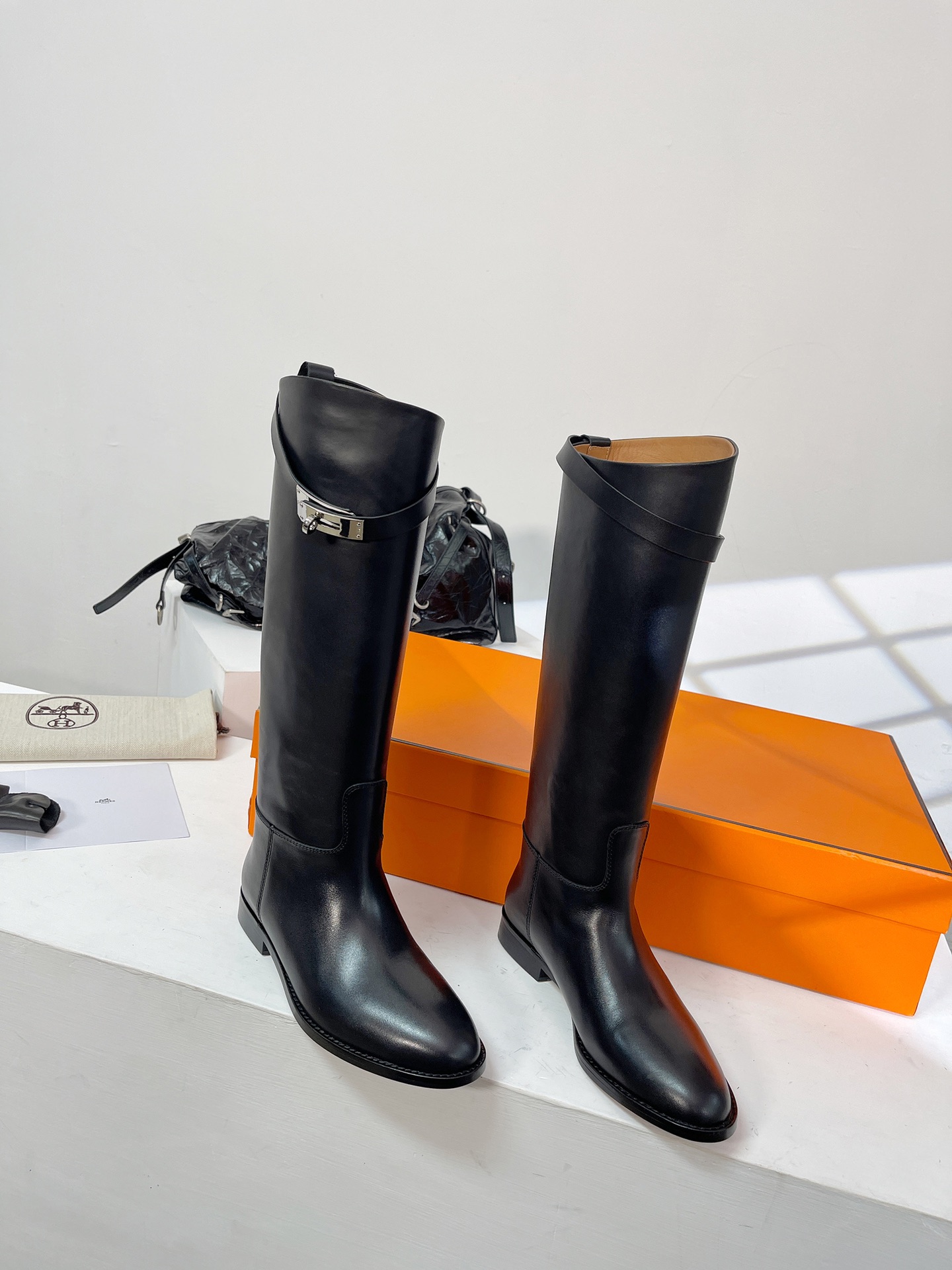 爱马H*ermès最高版Kelly Jumping锁扣骑士靴网红必备款！超级重磅的一款经典靴。▫️专柜原