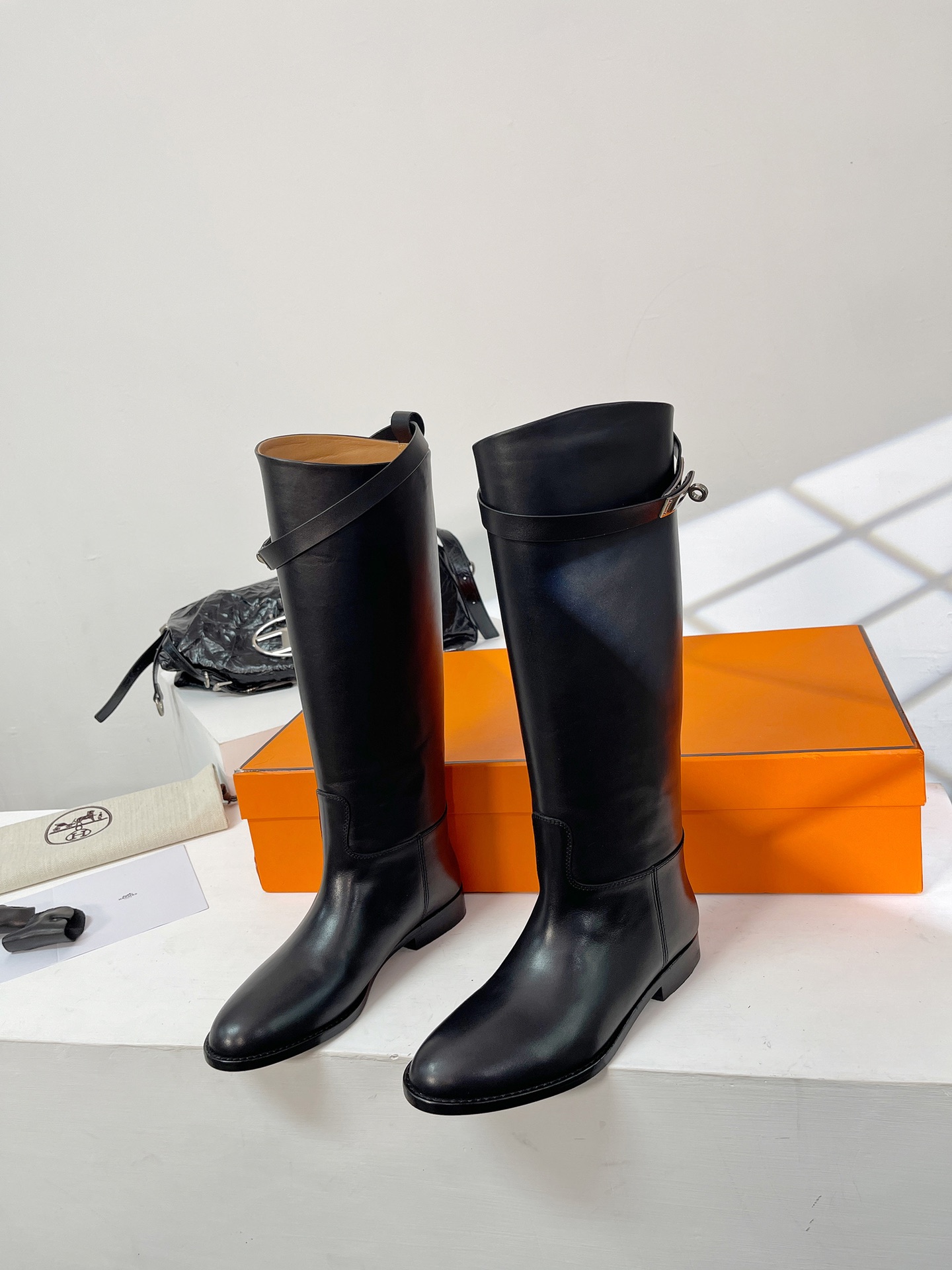 爱马H*ermès最高版Kelly Jumping锁扣骑士靴网红必备款！超级重磅的一款经典靴。▫️专柜原