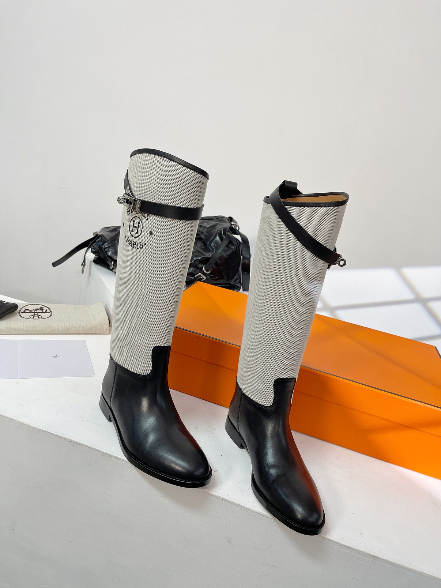 爱马H*ermès最高版Kelly Jumping锁扣骑士靴网红必备款！超级重磅的一款经典靴。▫️专柜原