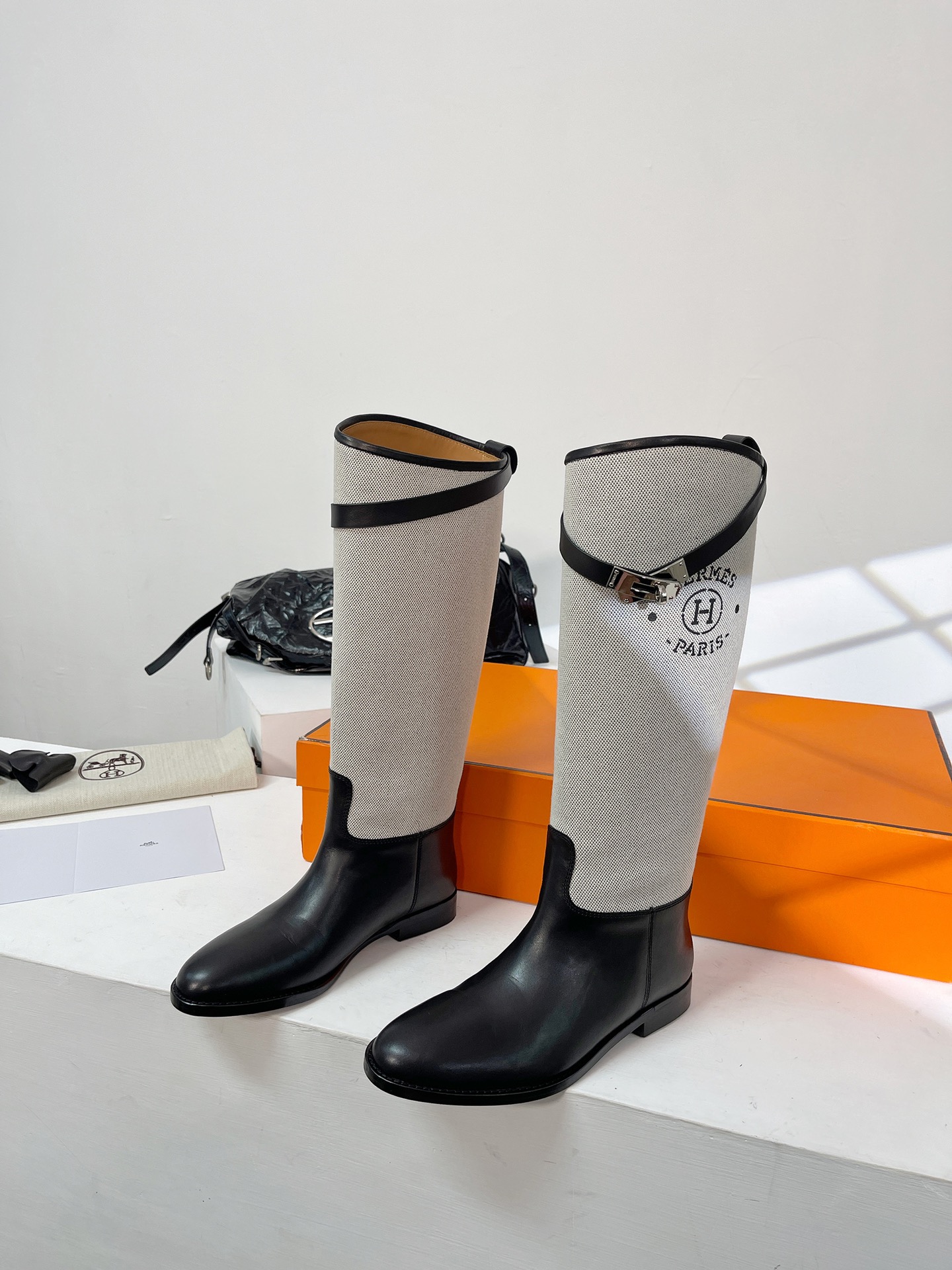 爱马H*ermès最高版Kelly Jumping锁扣骑士靴网红必备款！超级重磅的一款经典靴。▫️专柜原