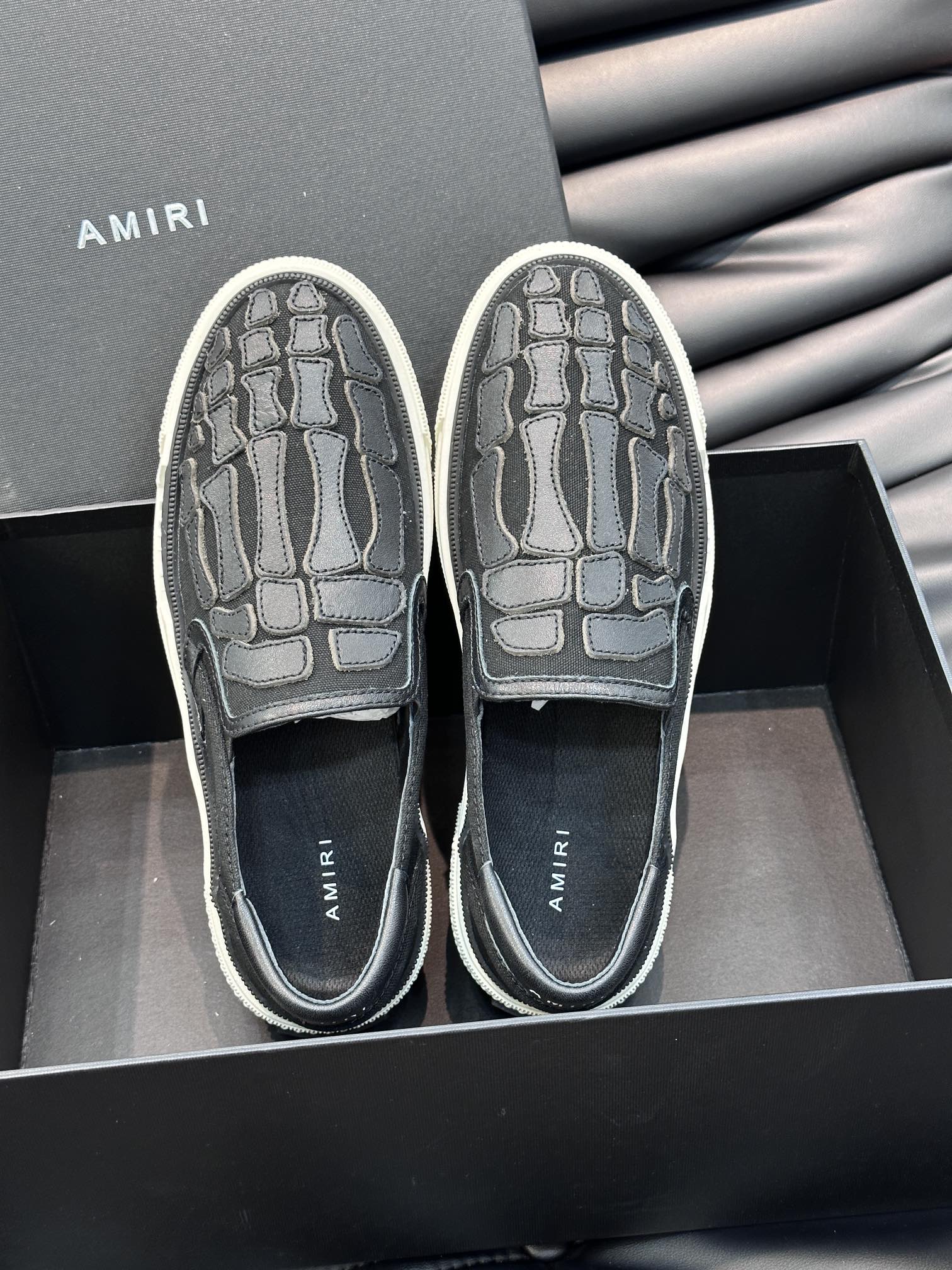 Amiri骨头鞋低帮休闲运动鞋明星同款进口头层牛皮打造原版大底上脚舒适做工质感一如既往的赞！请任意对比市