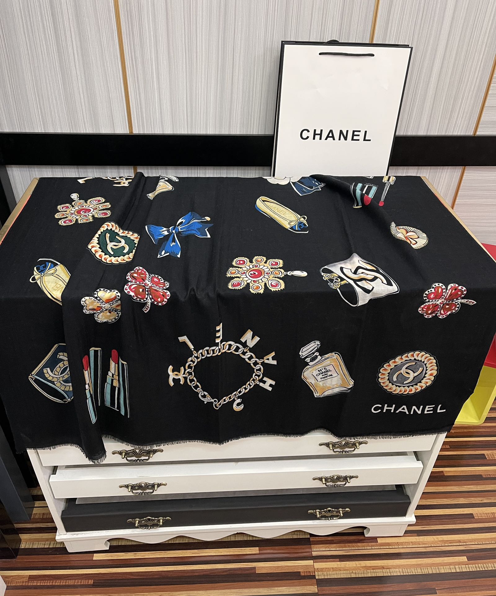 CHANEL香奈儿双c面戒指绒长巾