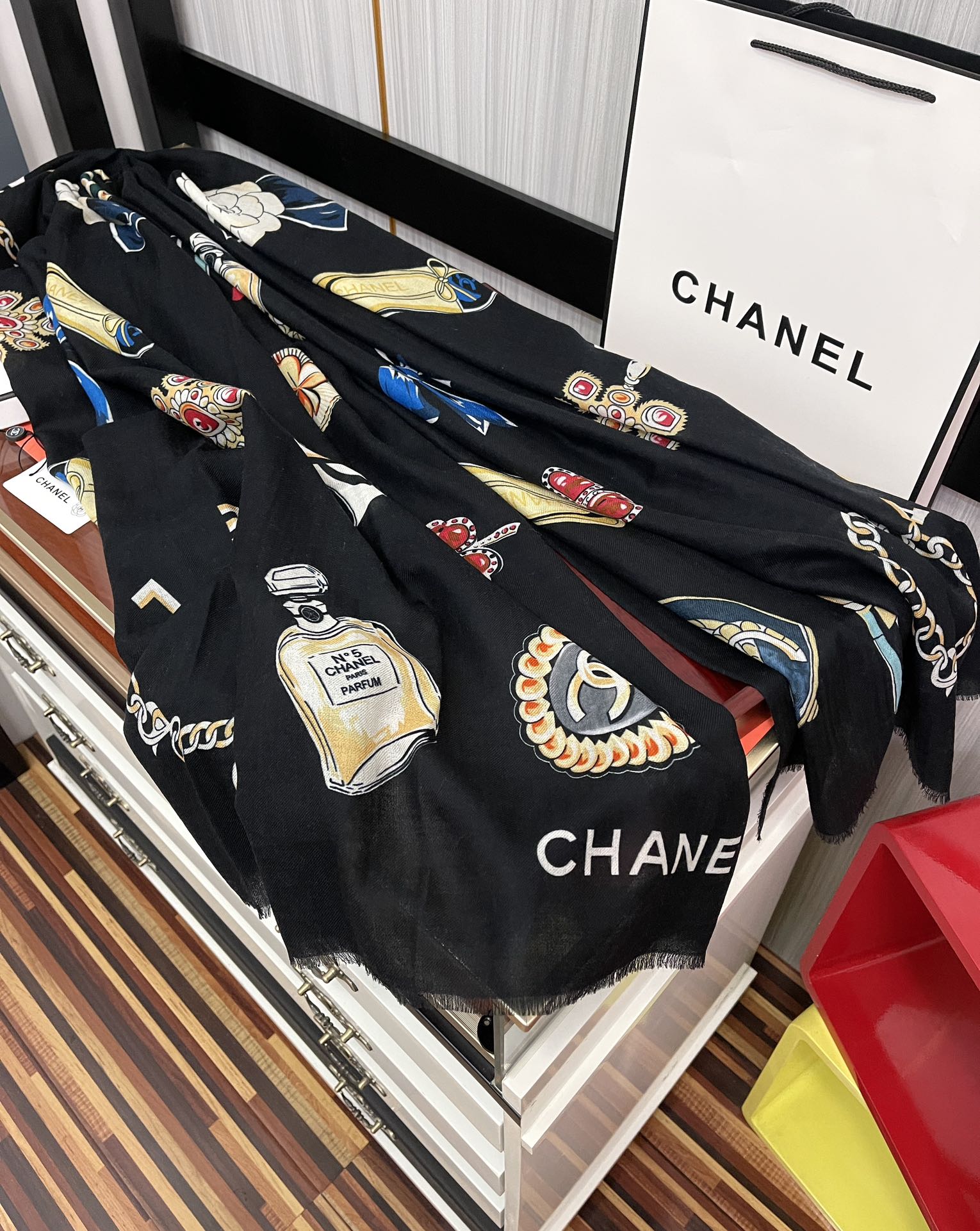 CHANEL香奈儿双c面戒指绒长巾