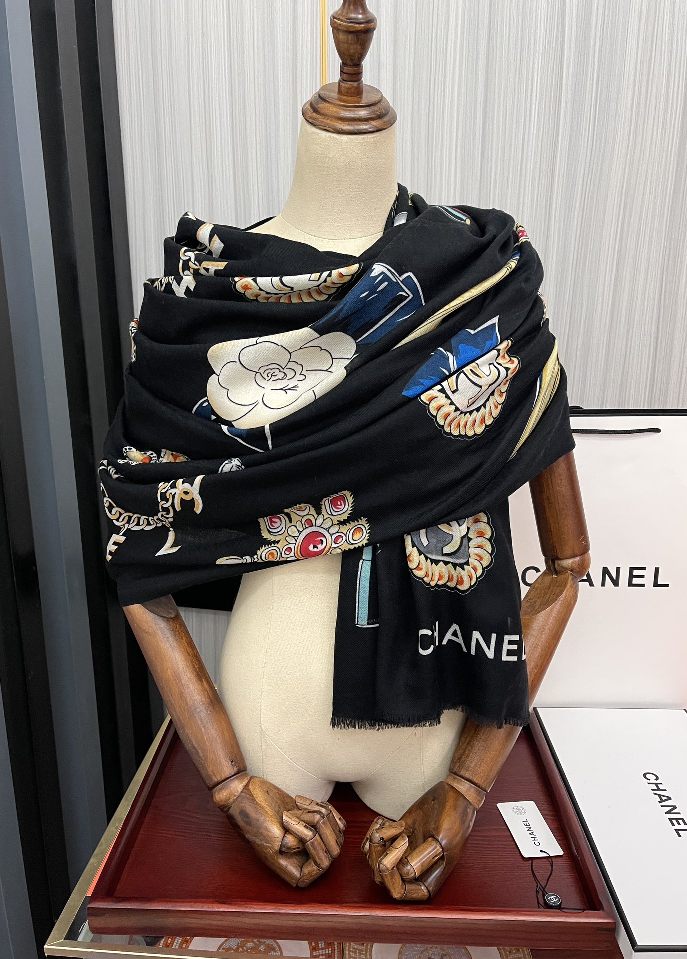 CHANEL香奈儿双c面戒指绒长巾