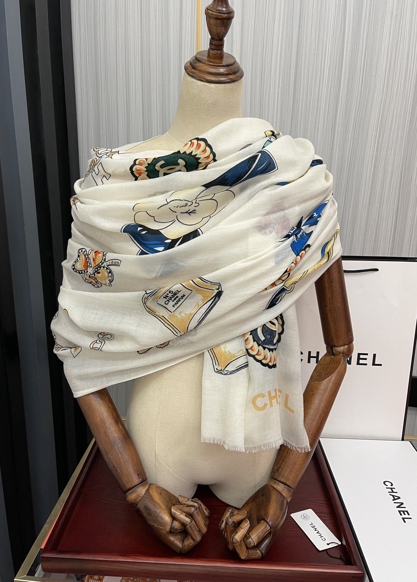 CHANEL香奈儿双c面戒指绒长巾