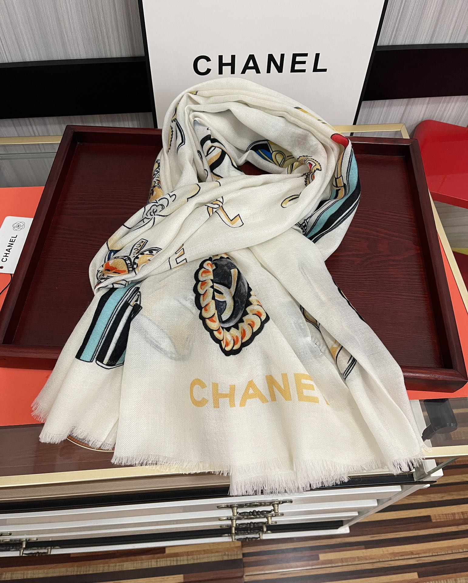 CHANEL香奈儿双c面戒指绒长巾