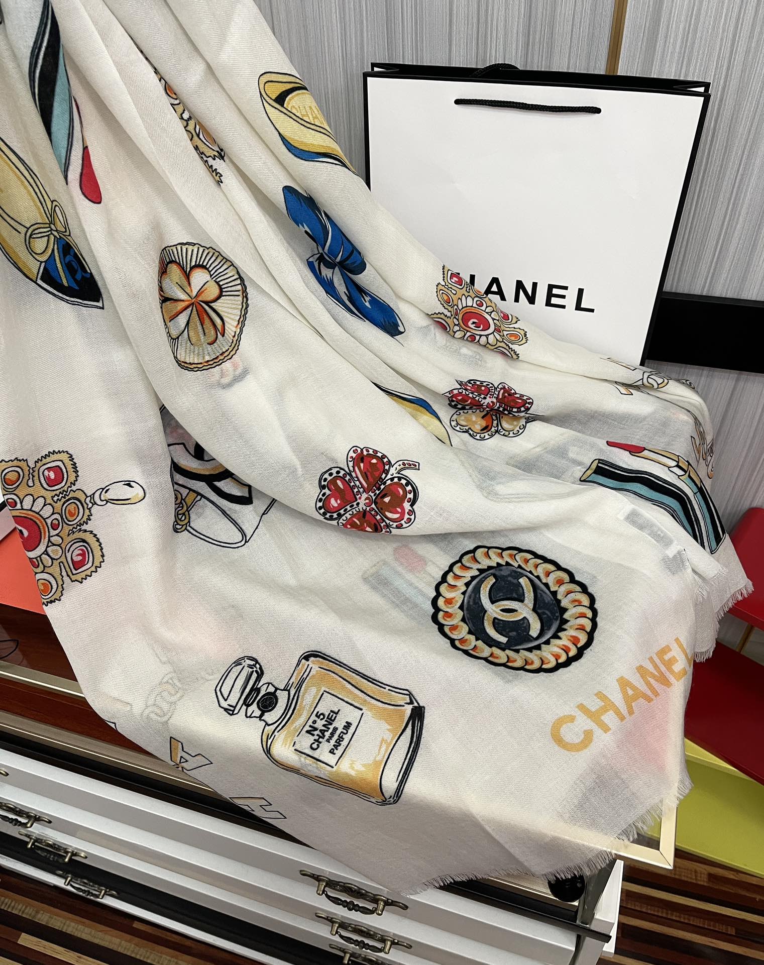 CHANEL香奈儿双c面戒指绒长巾