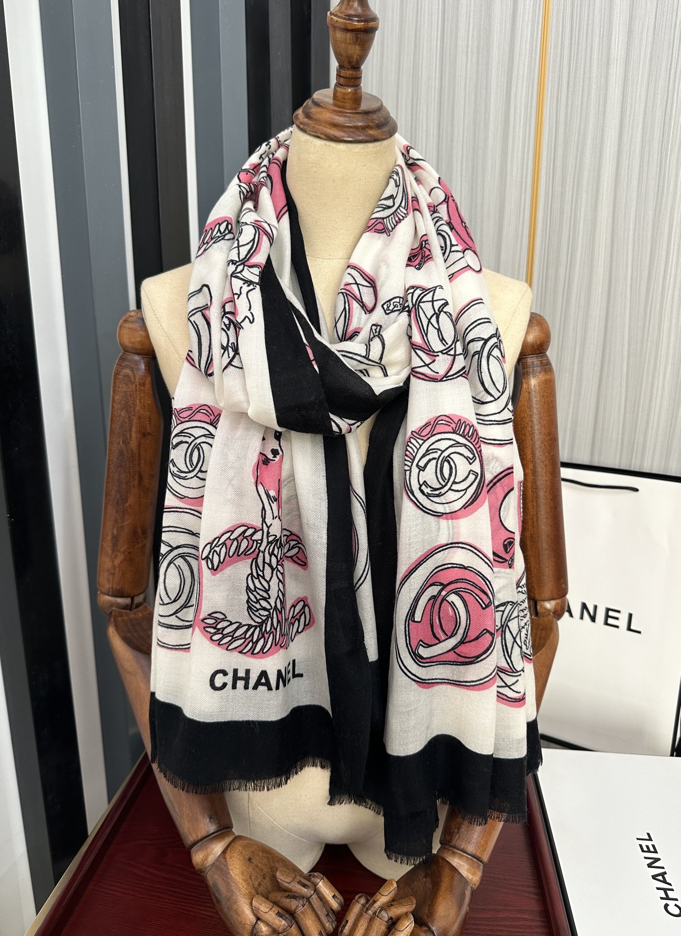 CHANEL香奈儿双c动物羊绒长巾