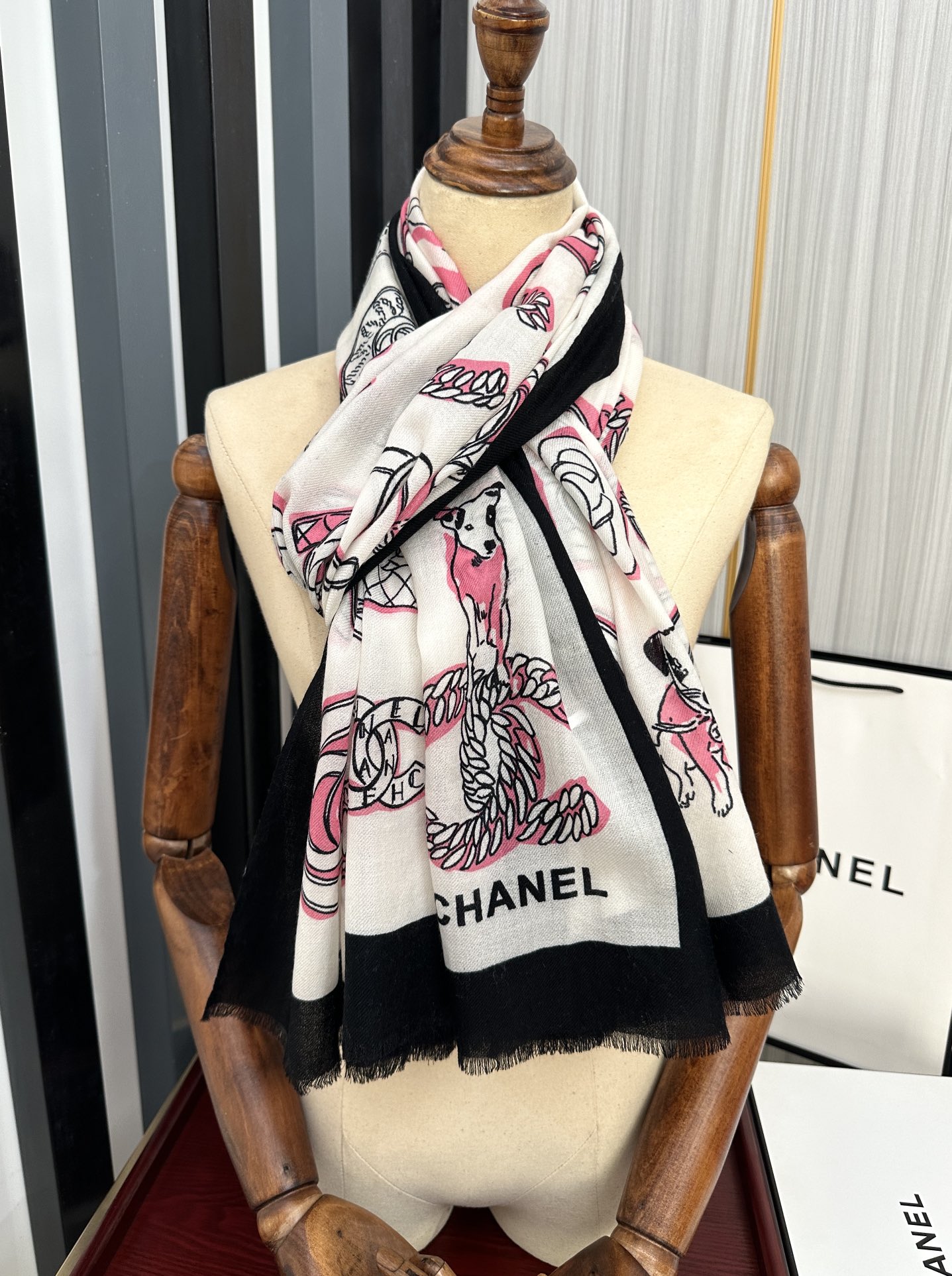 CHANEL香奈儿双c动物羊绒长巾