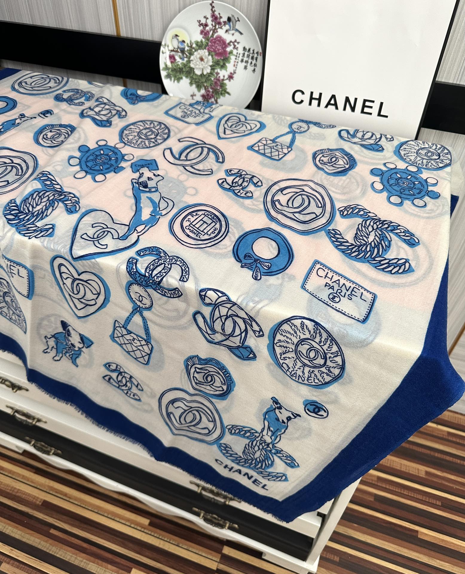 CHANEL香奈儿双c动物羊绒长巾