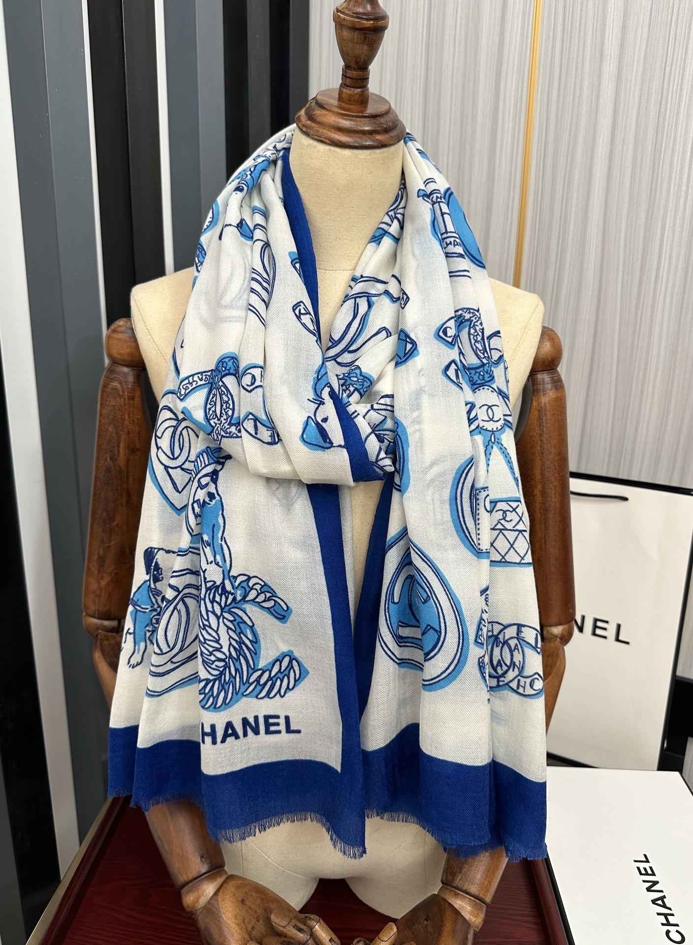 CHANEL香奈儿双c动物羊绒长巾