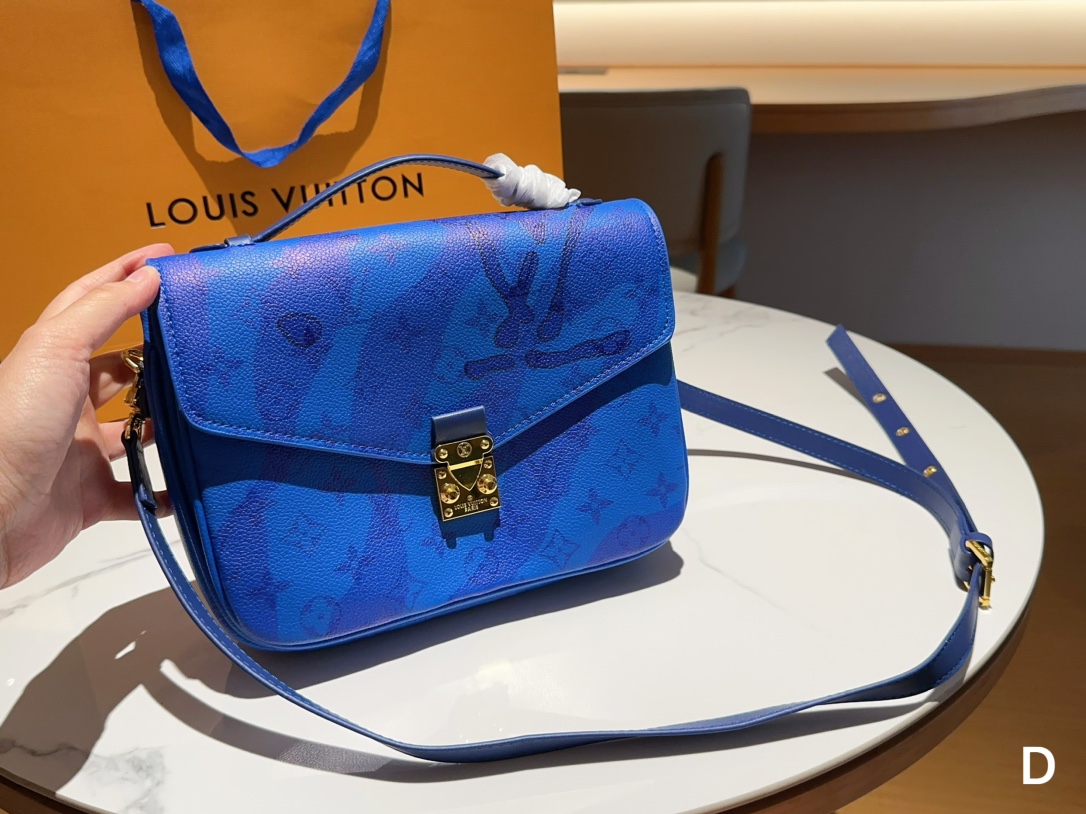 Louis Vuitton Messenger Bags Doodle Pochette