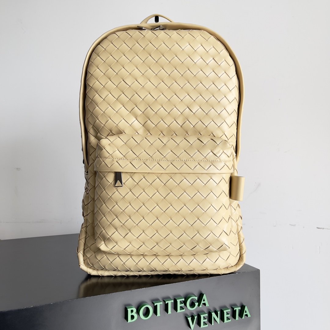 Bottega Veneta Large size ~ oatmeal color