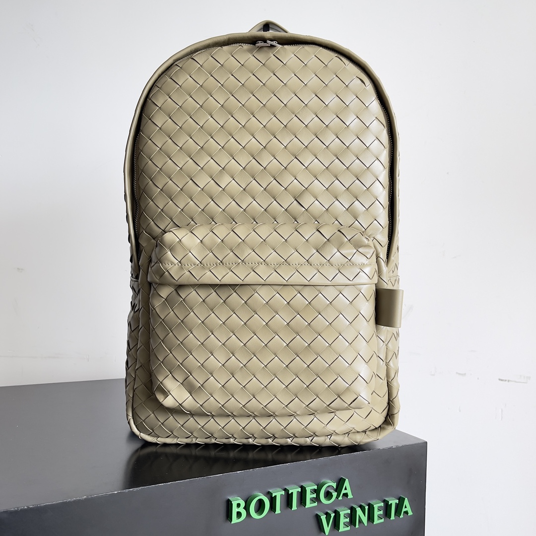 Bottega Veneta Large ~ taupe