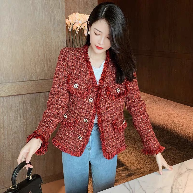 High-End Women’s Suit: Sandro Tonali’s Red Fragrance Coat and French Elegance - 图片 2
