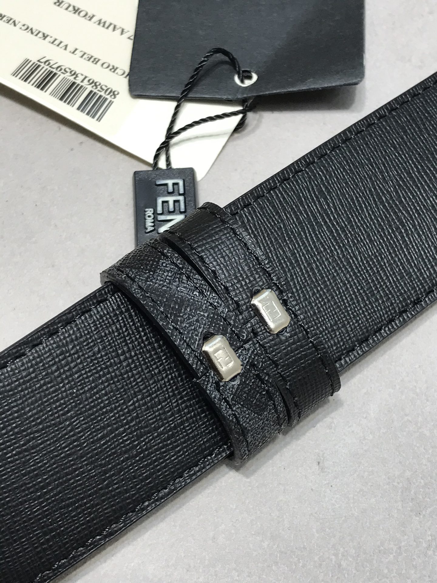 💯💯配送专柜包装 打孔针  宽38MM，原单进口双面头层牛皮，搭配原单钌钯电镀F扣，手感.油边近乎完美，