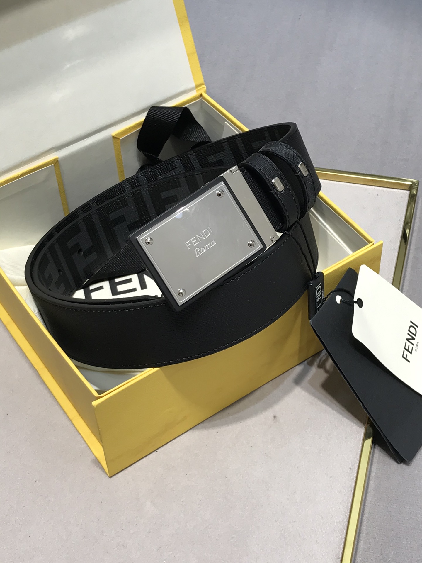 💯💯配送专柜包装 打孔针  宽38MM，原单进口双面头层牛皮，搭配原单钌钯电镀F扣，手感.油边近乎完美，