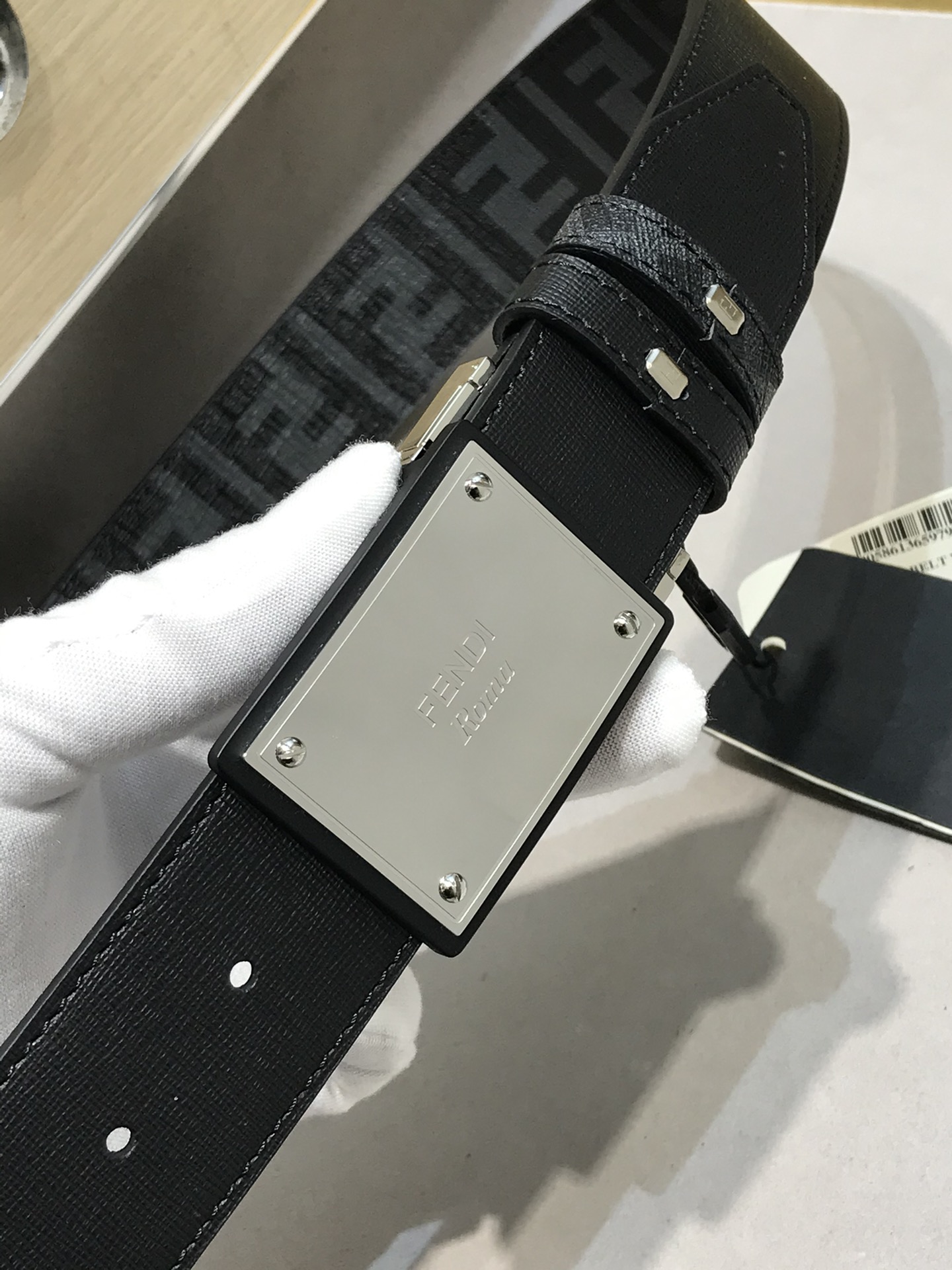 💯💯配送专柜包装 打孔针  宽38MM，原单进口双面头层牛皮，搭配原单钌钯电镀F扣，手感.油边近乎完美，