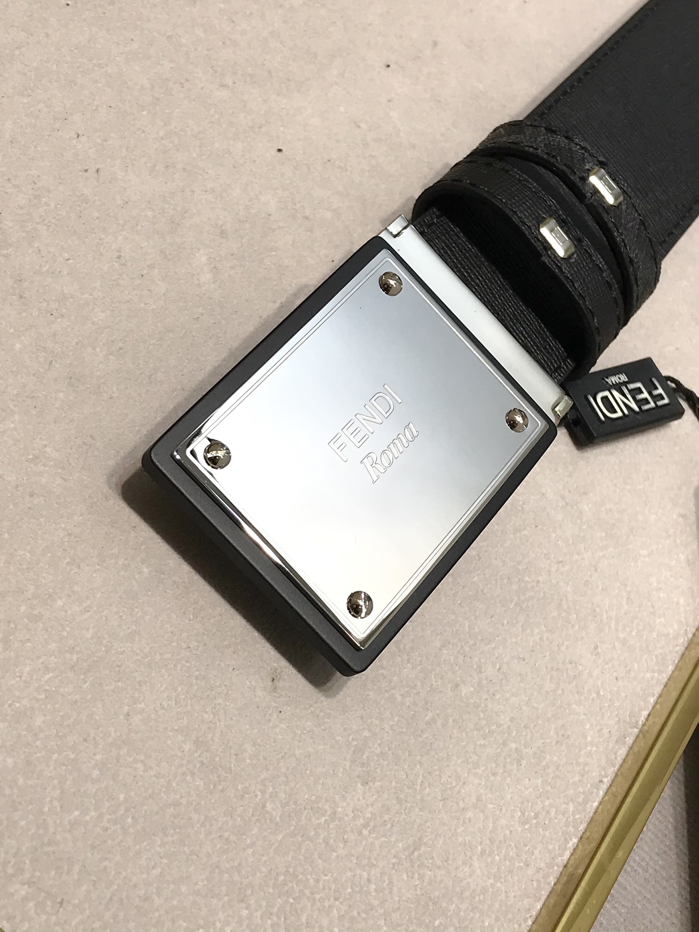 💯💯配送专柜包装 打孔针  宽38MM，原单进口双面头层牛皮，搭配原单钌钯电镀F扣，手感.油边近乎完美，