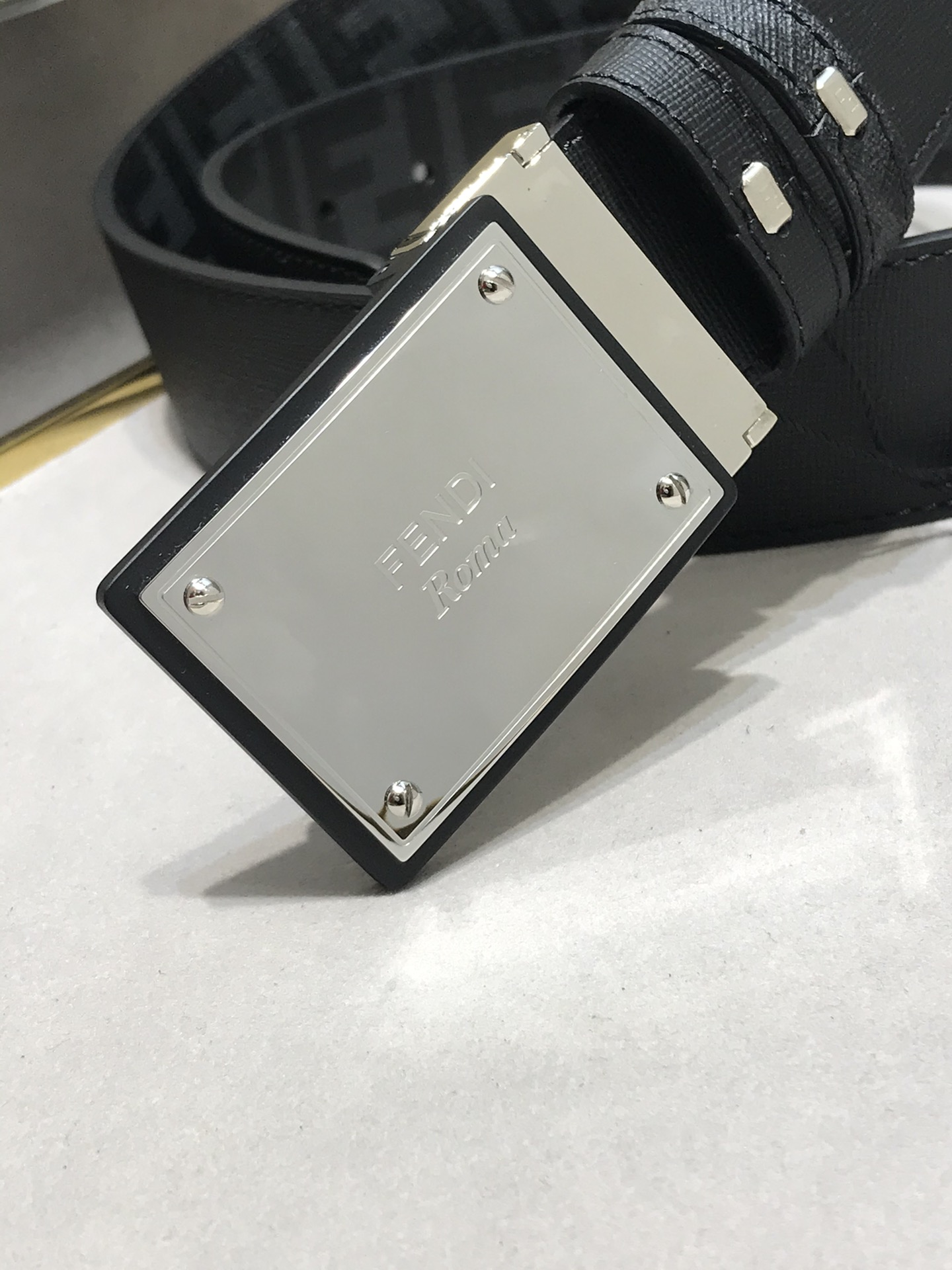 💯💯配送专柜包装 打孔针  宽38MM，原单进口双面头层牛皮，搭配原单钌钯电镀F扣，手感.油边近乎完美，