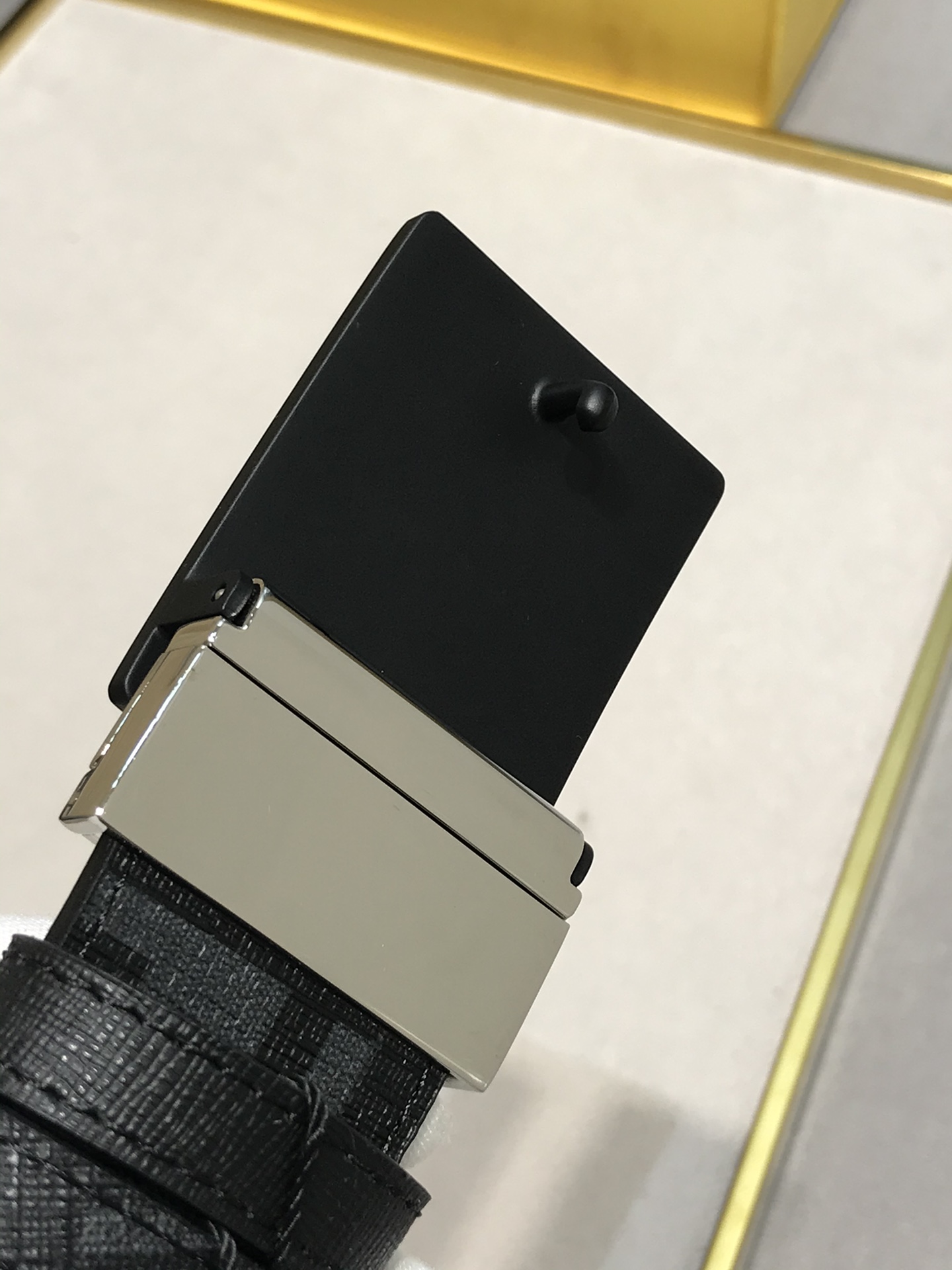 💯💯配送专柜包装 打孔针  宽38MM，原单进口双面头层牛皮，搭配原单钌钯电镀F扣，手感.油边近乎完美，