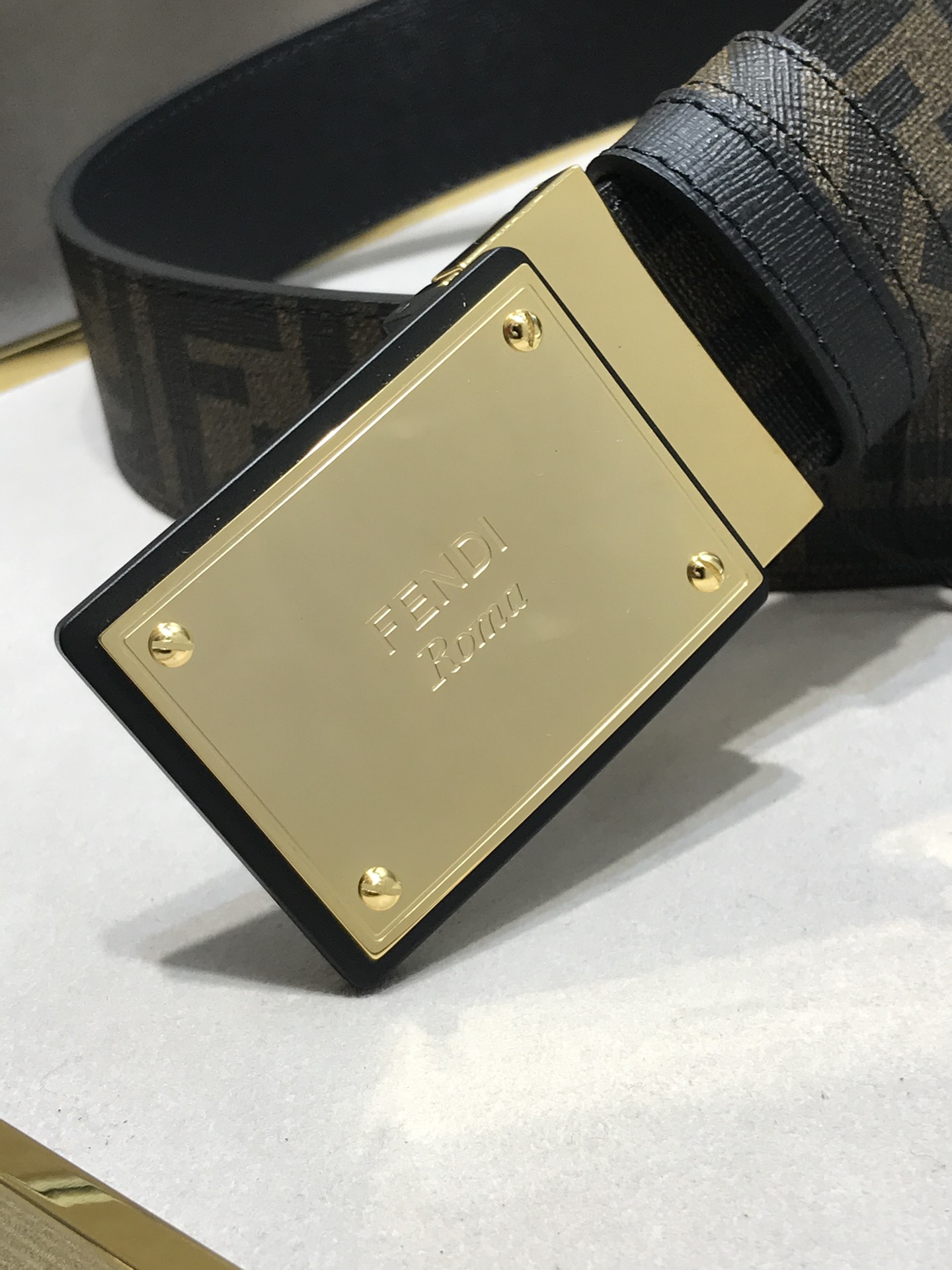 💯💯配送专柜包装 打孔针  宽38MM，原单进口双面头层牛皮，搭配原单钌钯电镀F扣，手感.油边近乎完美，