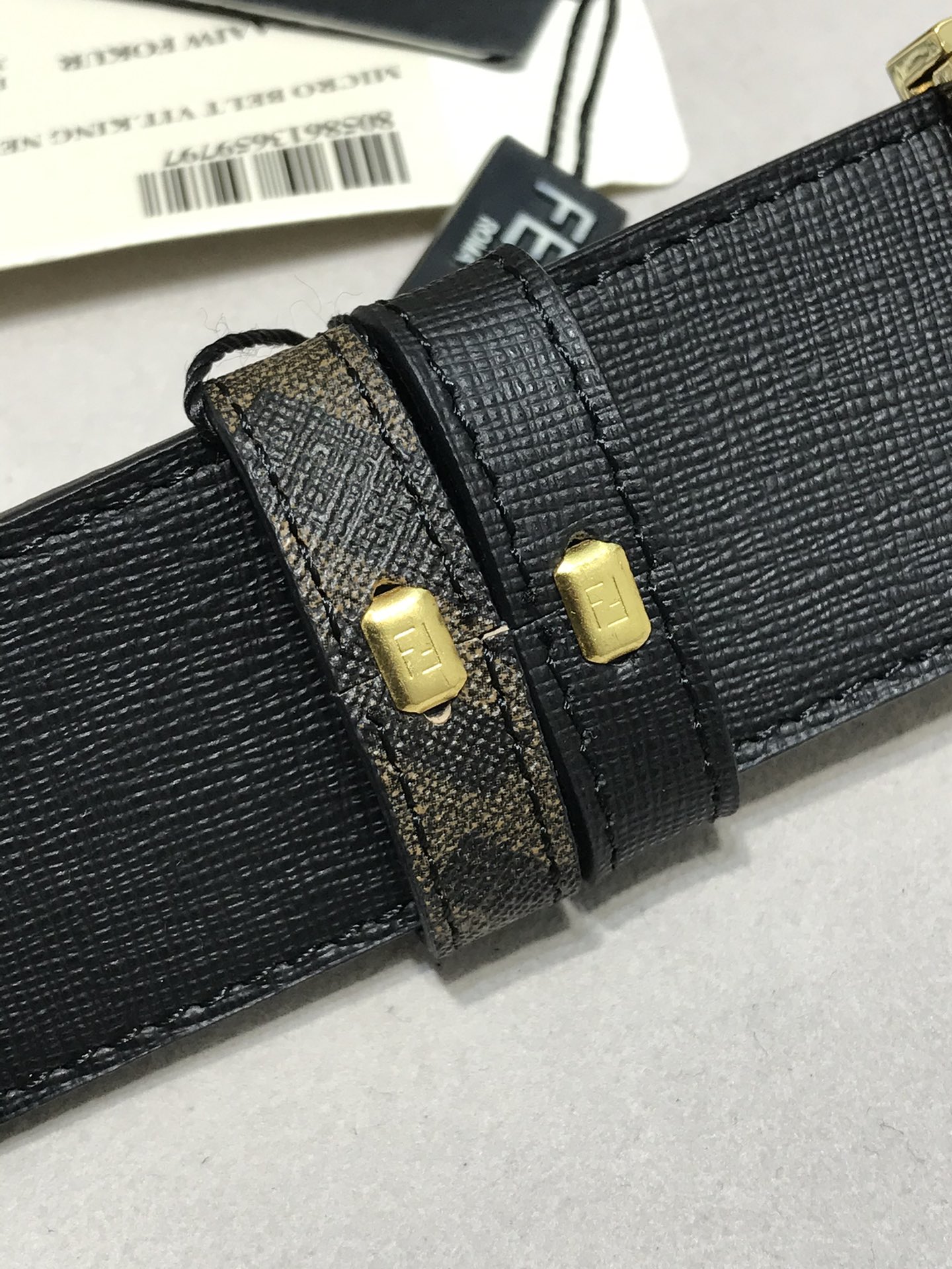 💯💯配送专柜包装 打孔针  宽38MM，原单进口双面头层牛皮，搭配原单钌钯电镀F扣，手感.油边近乎完美，
