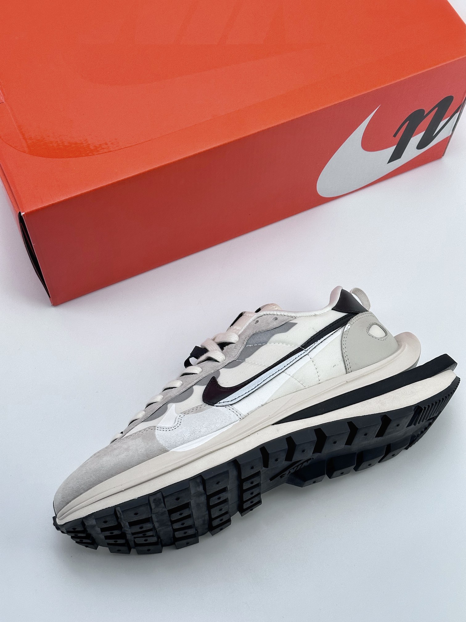 Sacai x Nike VaporWaffle 3.0”Beige Black”系列 DD1875-101