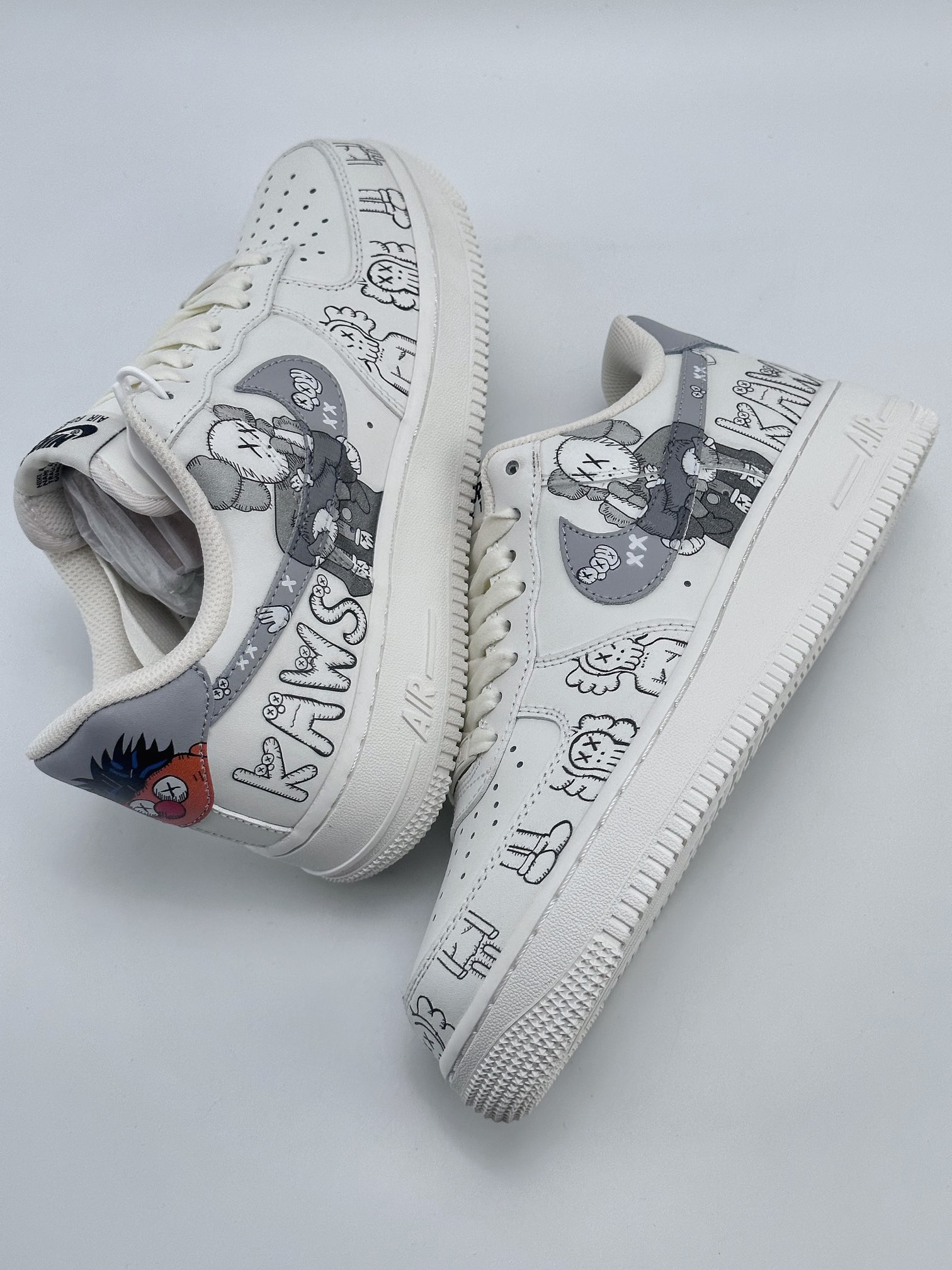 Nike Air Force 1 Low 07 x KAWS Graffiti Joint White Gray CW2288-999