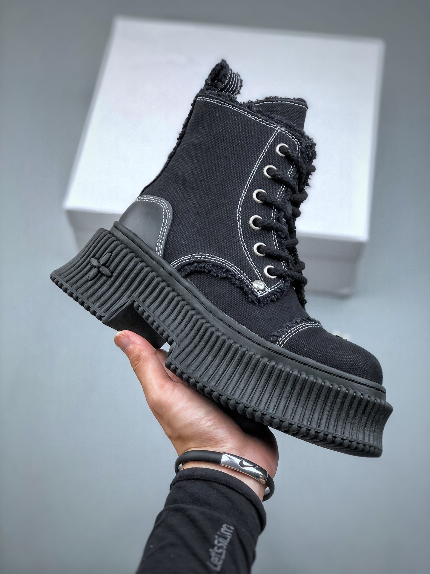 Recogida local, disponible en tiendas. Las últimas y populares botas Martin del desierto de SMFK. Para ser honesto, el …