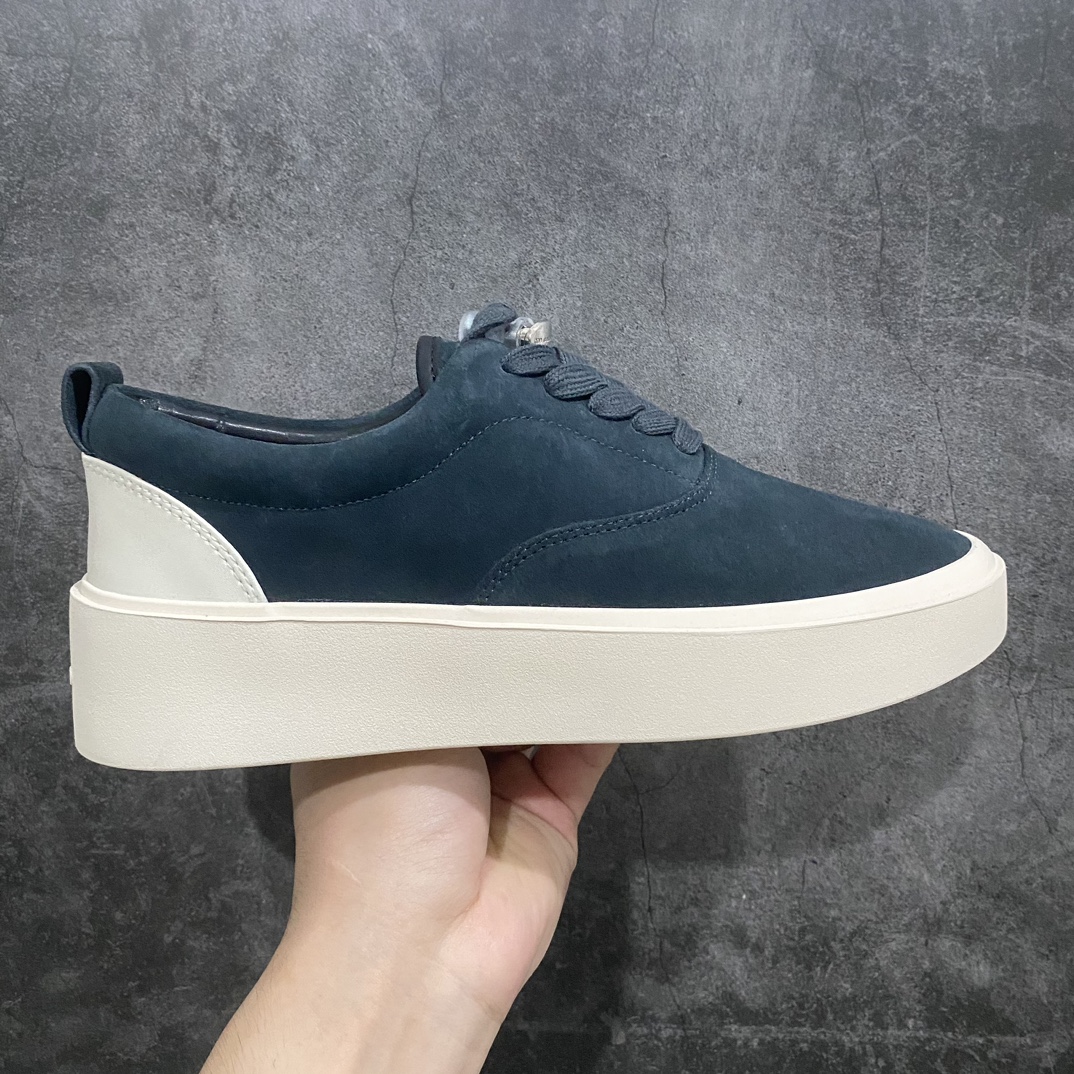 【莞产顶级】敬畏上帝/Fear of God FOG 101 Low Top Sneaker低帮板鞋 夜色蓝米白色n欧美范儿必备 洛杉矶街头奢牌n平底低帮增高系带百搭休闲运动板鞋附赠精致鞋带与配防尘袋配件采用翻毛皮与牛剖革鞋面材质 外置耐磨橡胶大底 货号：SR18-7000-SUE-010 Size：39-45-莆田鞋批发中心