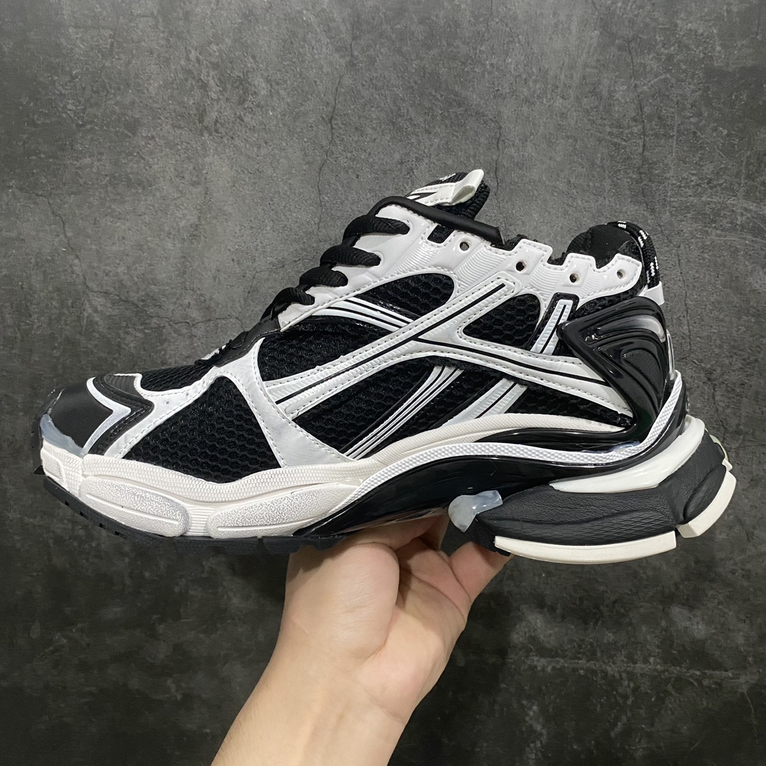 图片[2]-【VG版本】BALENCIAGA Runnern巴黎世家七代 黑白色nn此系列是通过溢胶、做旧、缝线等细节 展示了设计师 Demna 的运动鞋风格 用一双「旧鞋」传递复古感 后侧板、翘起的鞋头 则展示了 Demna 在结构上的未来构想 原装大盒从里到外一切百分百还原官方配置 顶级专供碾压一切版本 尺码：35 36 37 38 39 40 41 42 43 44 45 46-莆田鞋批发中心