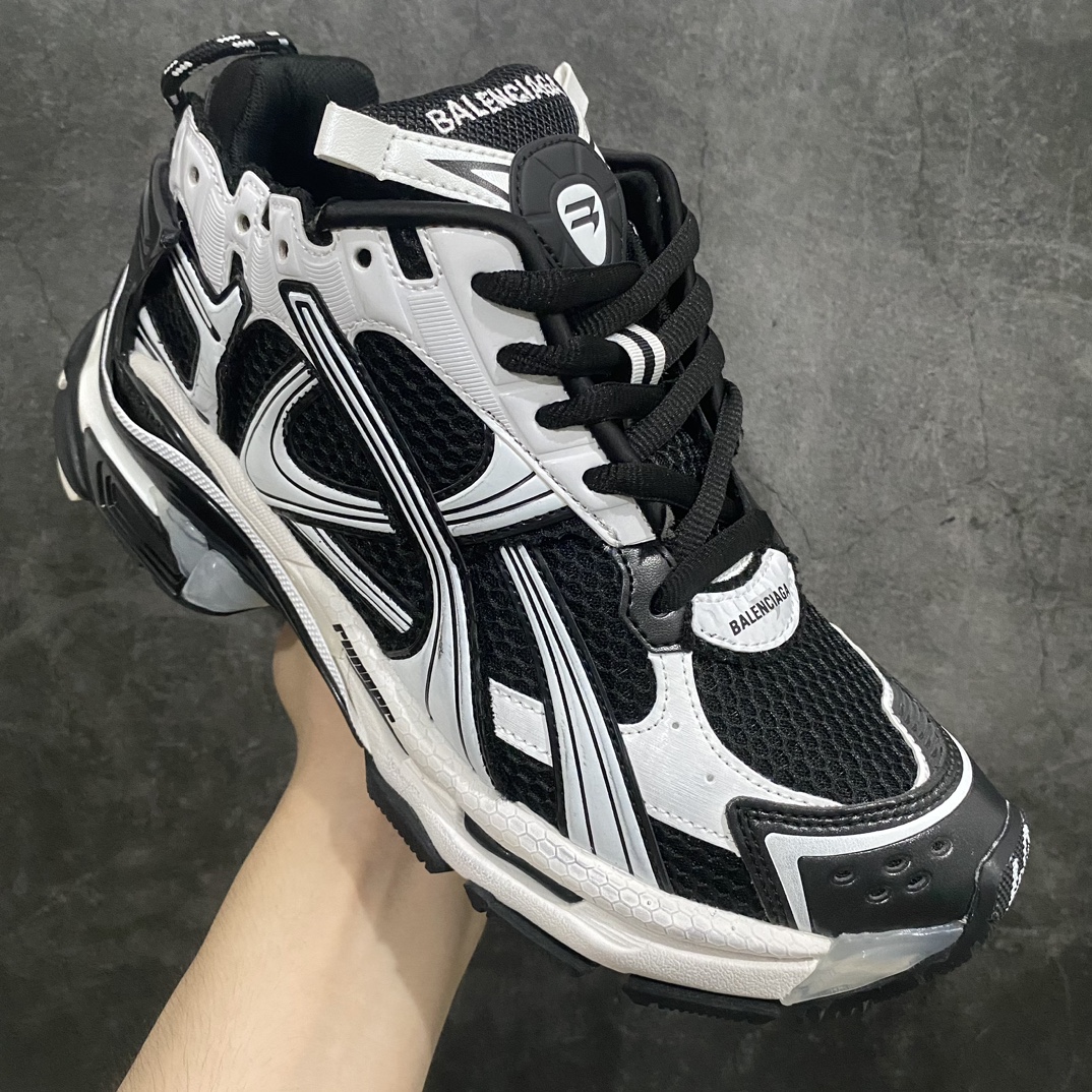 图片[3]-【VG版本】BALENCIAGA Runnern巴黎世家七代 黑白色nn此系列是通过溢胶、做旧、缝线等细节 展示了设计师 Demna 的运动鞋风格 用一双「旧鞋」传递复古感 后侧板、翘起的鞋头 则展示了 Demna 在结构上的未来构想 原装大盒从里到外一切百分百还原官方配置 顶级专供碾压一切版本 尺码：35 36 37 38 39 40 41 42 43 44 45 46-莆田鞋批发中心