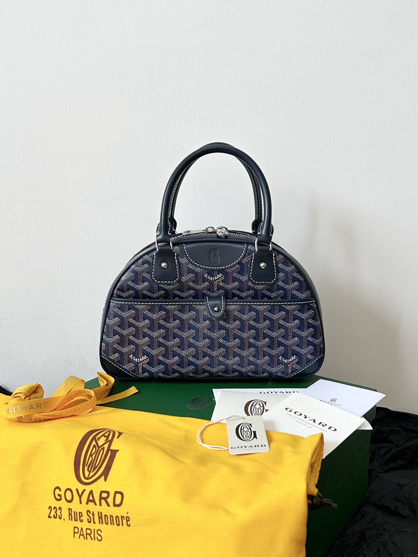 23. Check out the latest inspection-grade goyard bowling small size dark blue, dog-toothed vintage vintage! Recently, Goya has really been swiped
